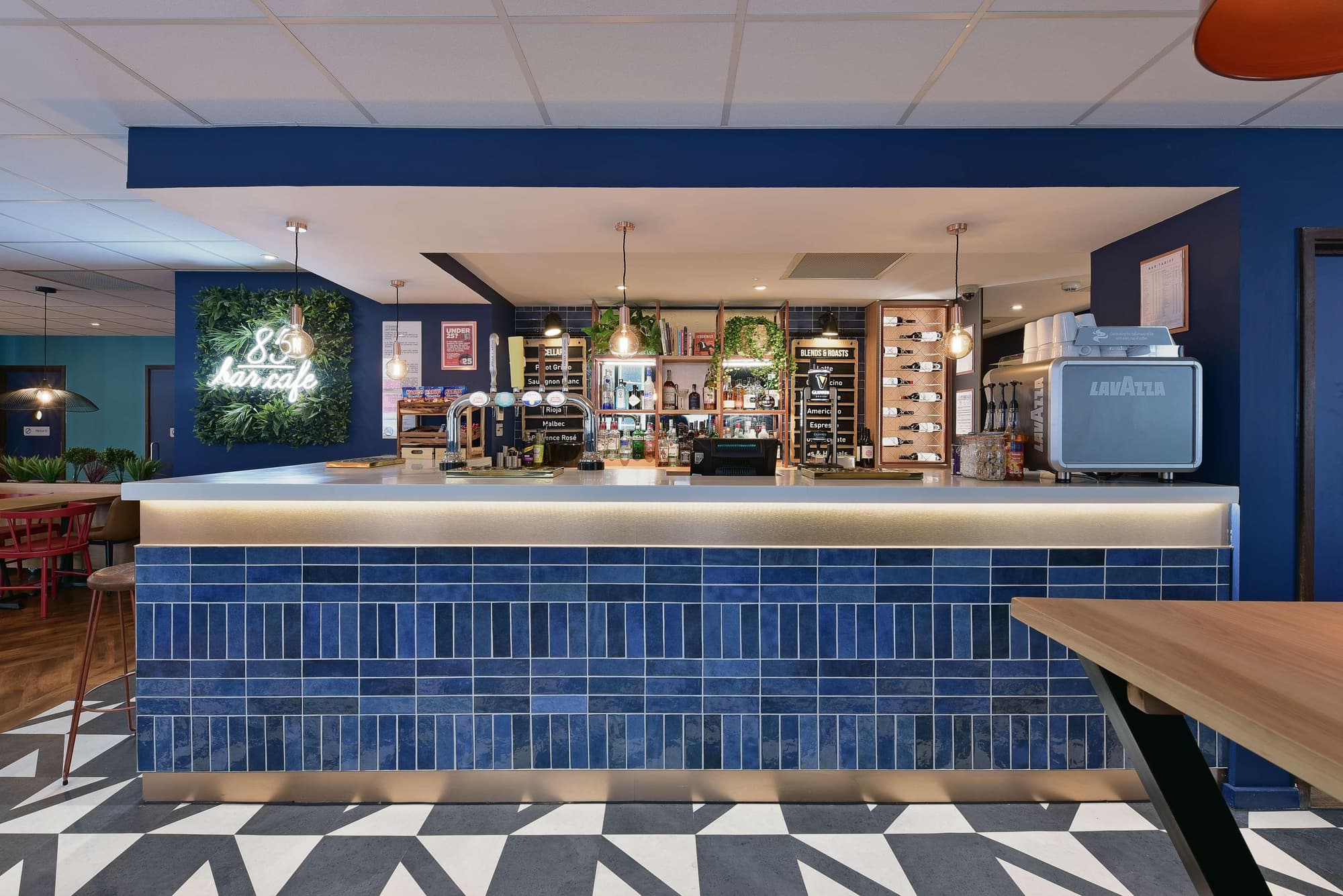 Travelodge Cardiff Central Queen Street, Bar