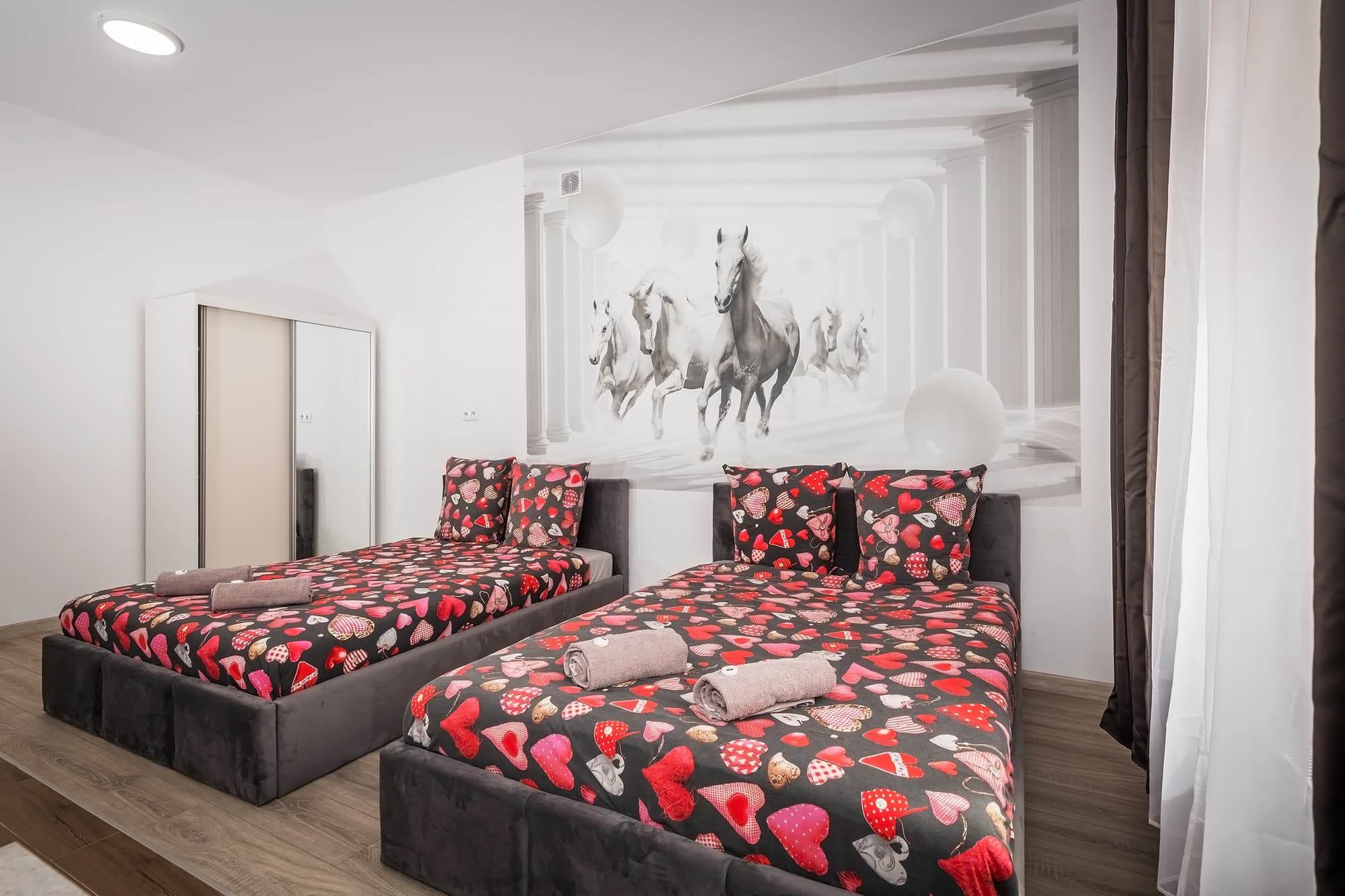 70s Guest room, Room