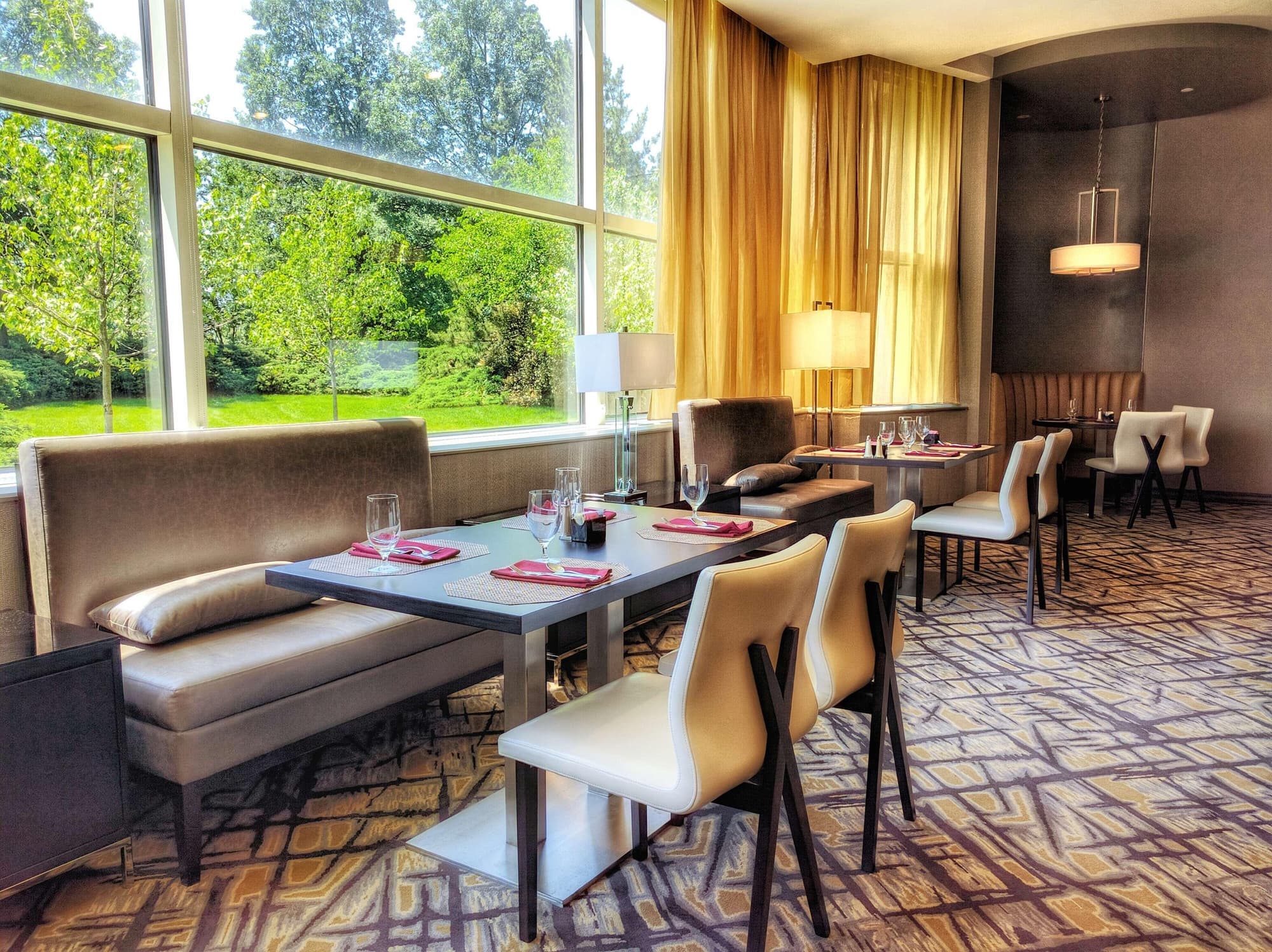 Park Hotel At Meadowlands, Restaurant