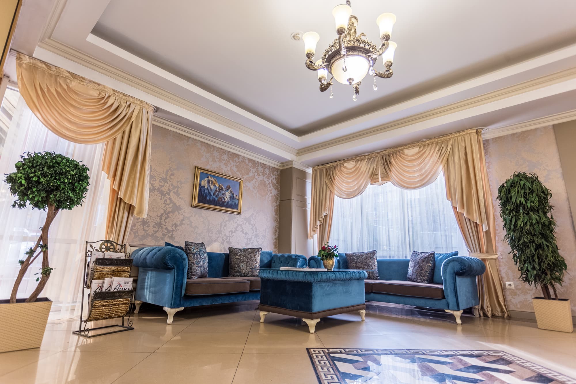 Grand  Sapphire, Lobby