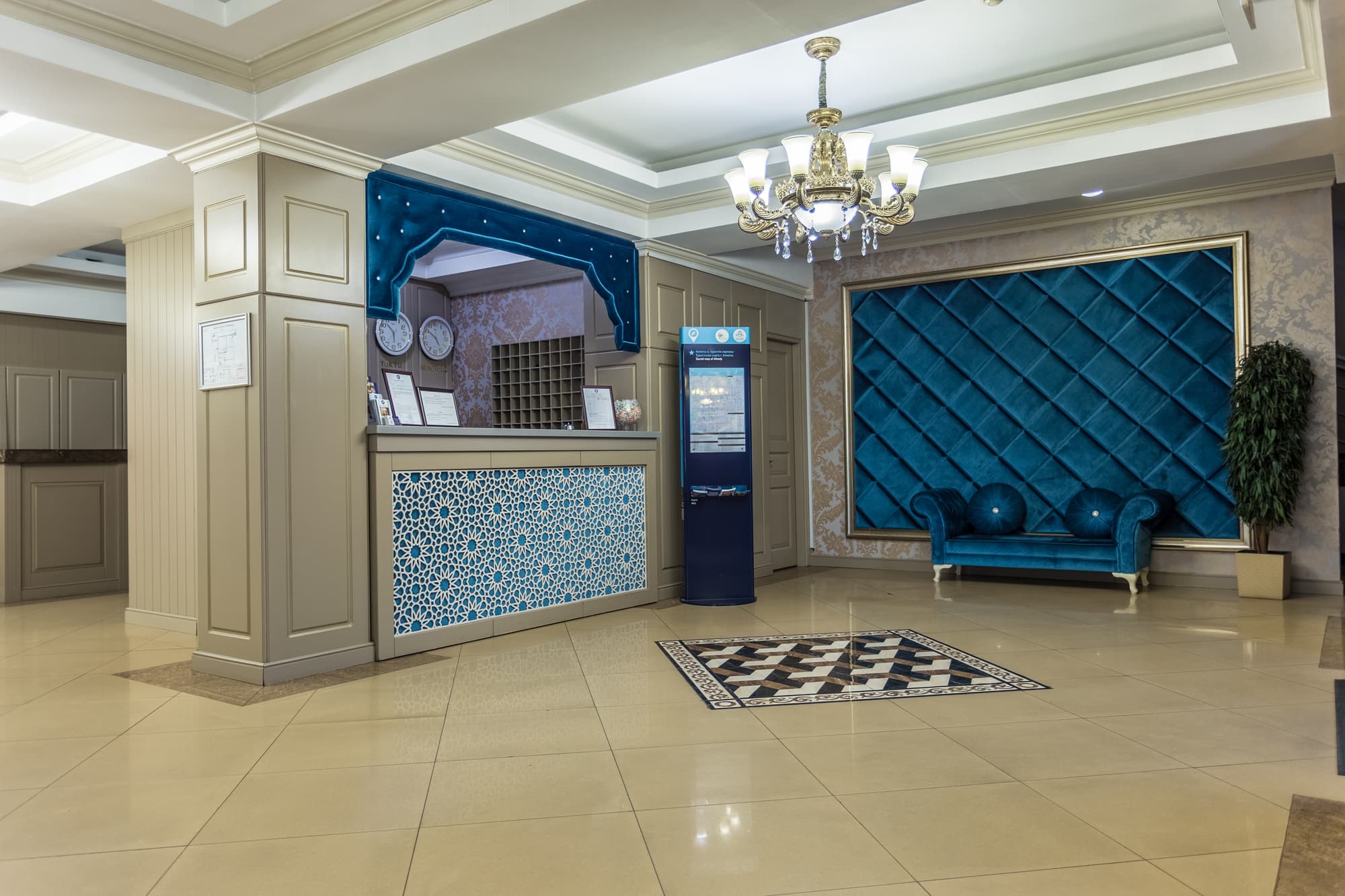 Grand  Sapphire, Lobby