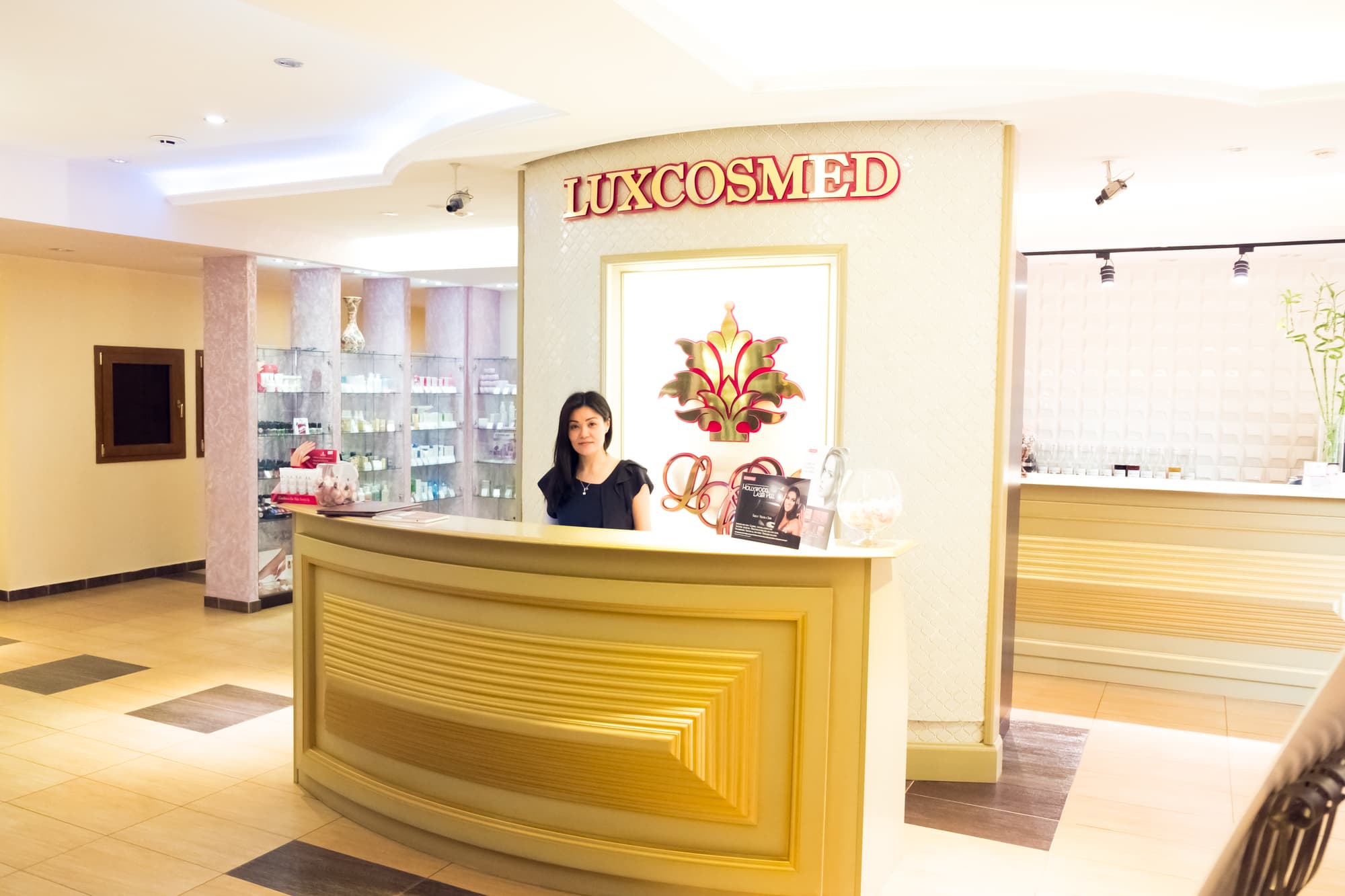 Grand  Sapphire, Restaurant