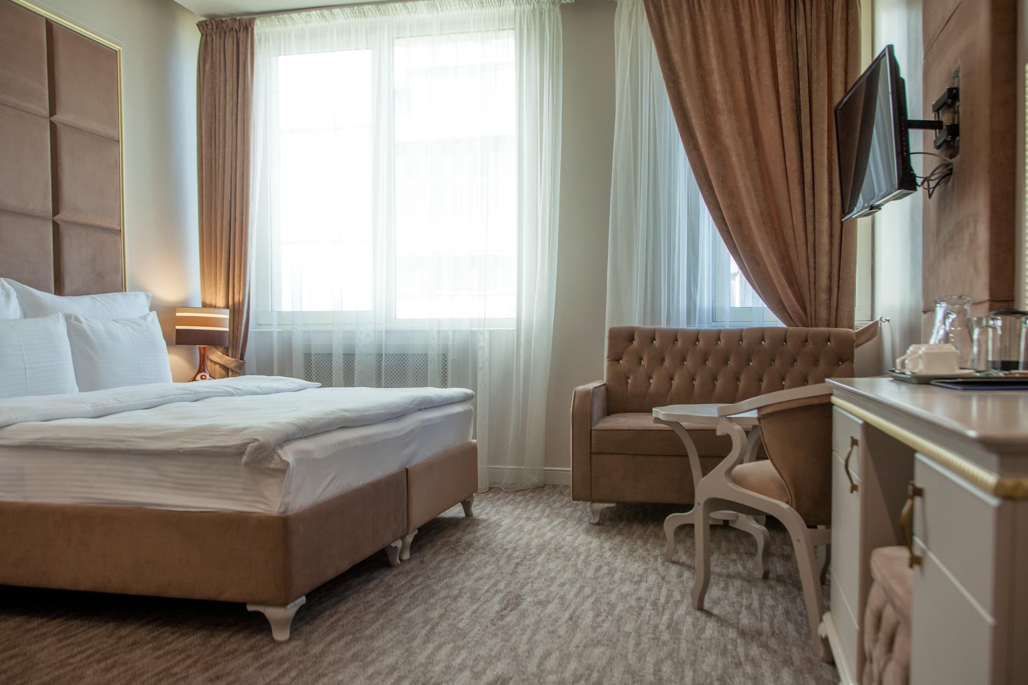 Grand  Sapphire, Room