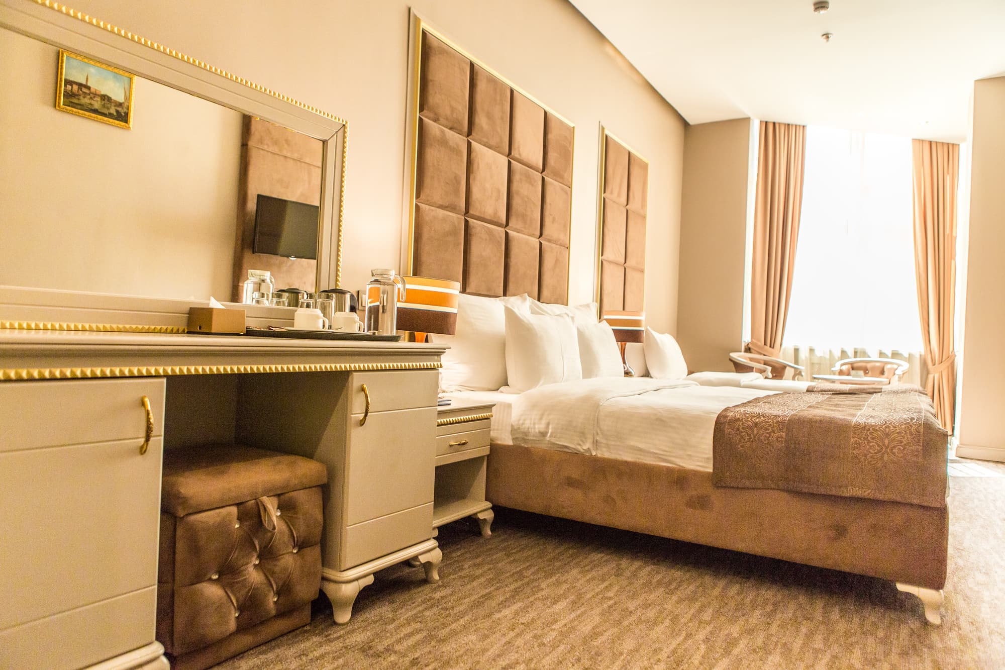 Grand  Sapphire, Room