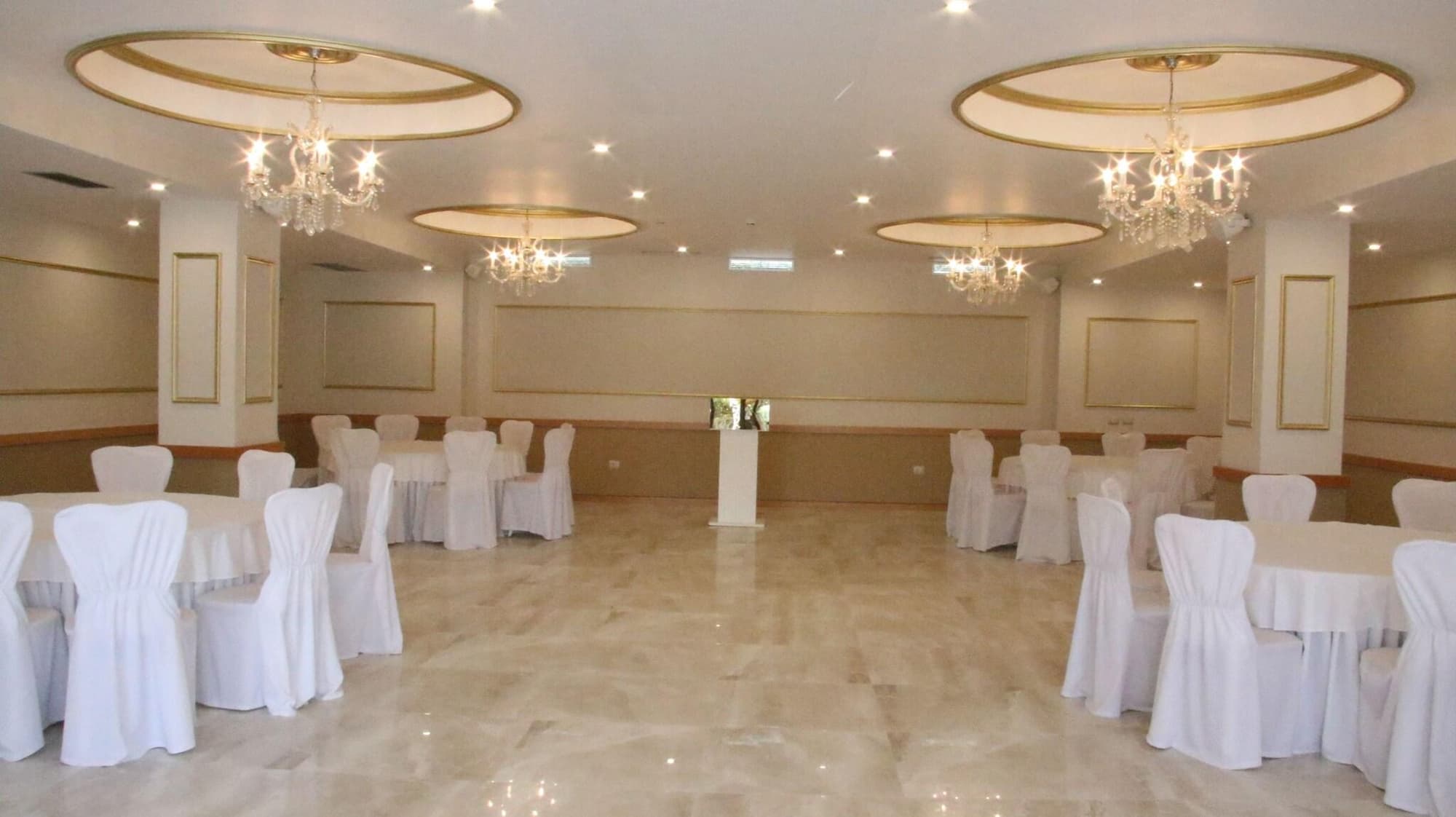 Hotel Te Stela Resort, Conferences