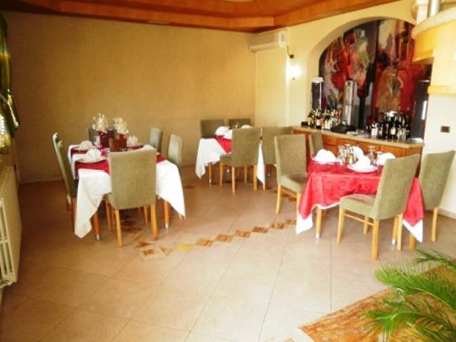 Residenca Desaret, Restaurant