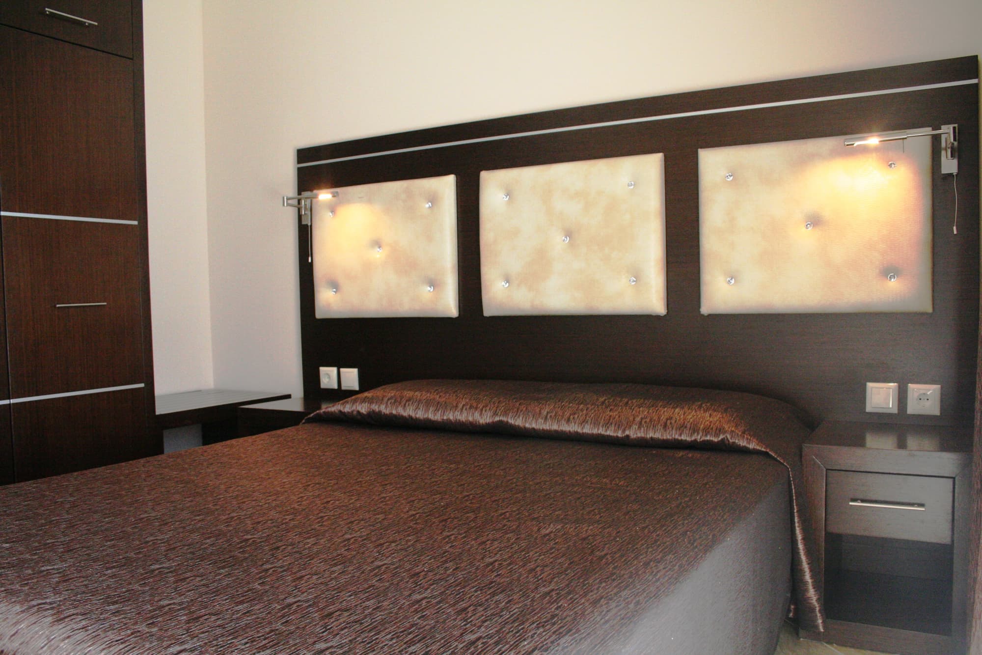 4-You Apartments, Room