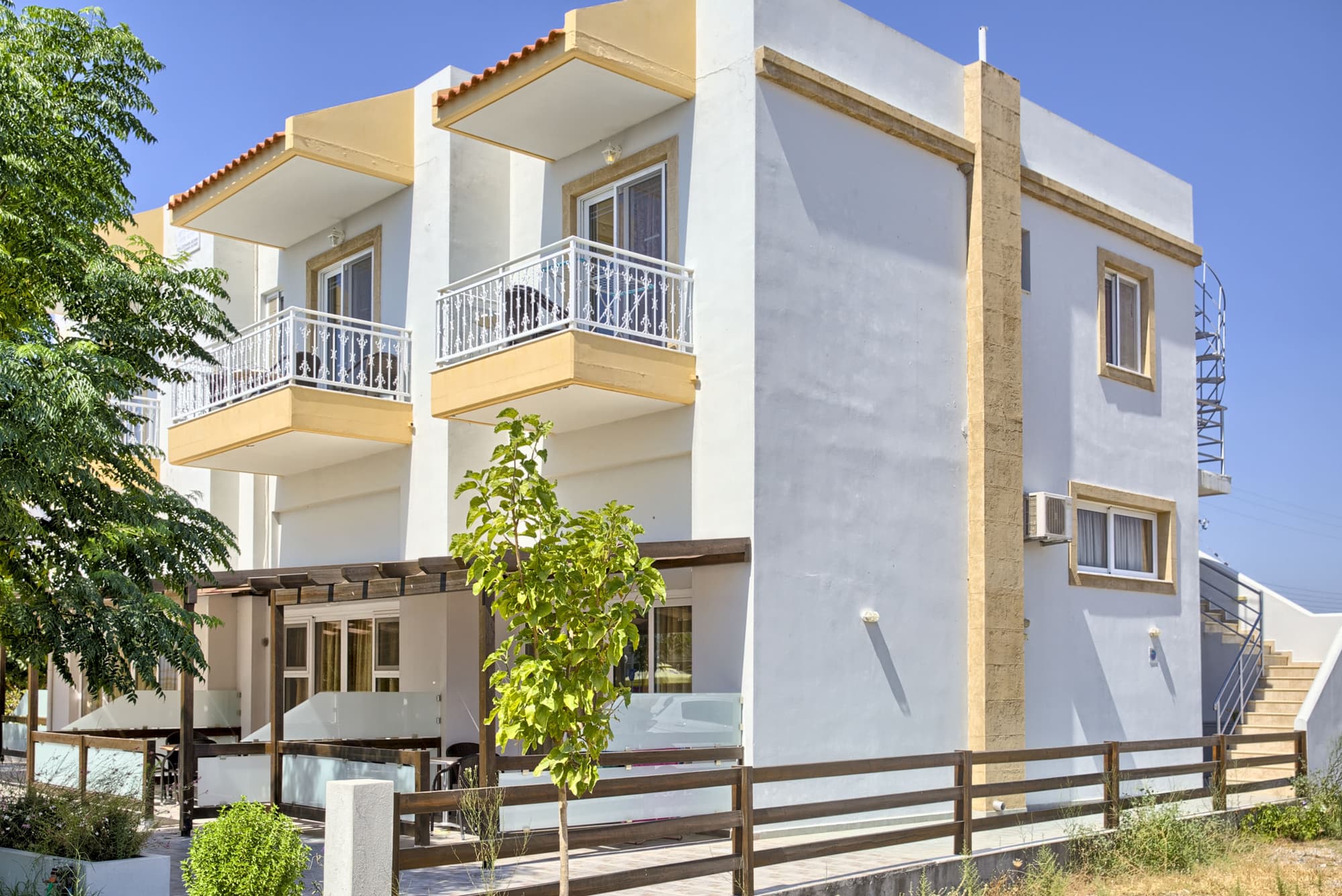 Alia suites & Alia beachfront suites and spa, General view