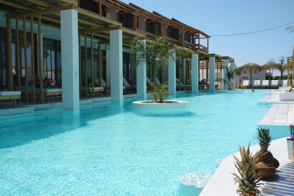 Alia suites & Alia beachfront suites and spa, Pool