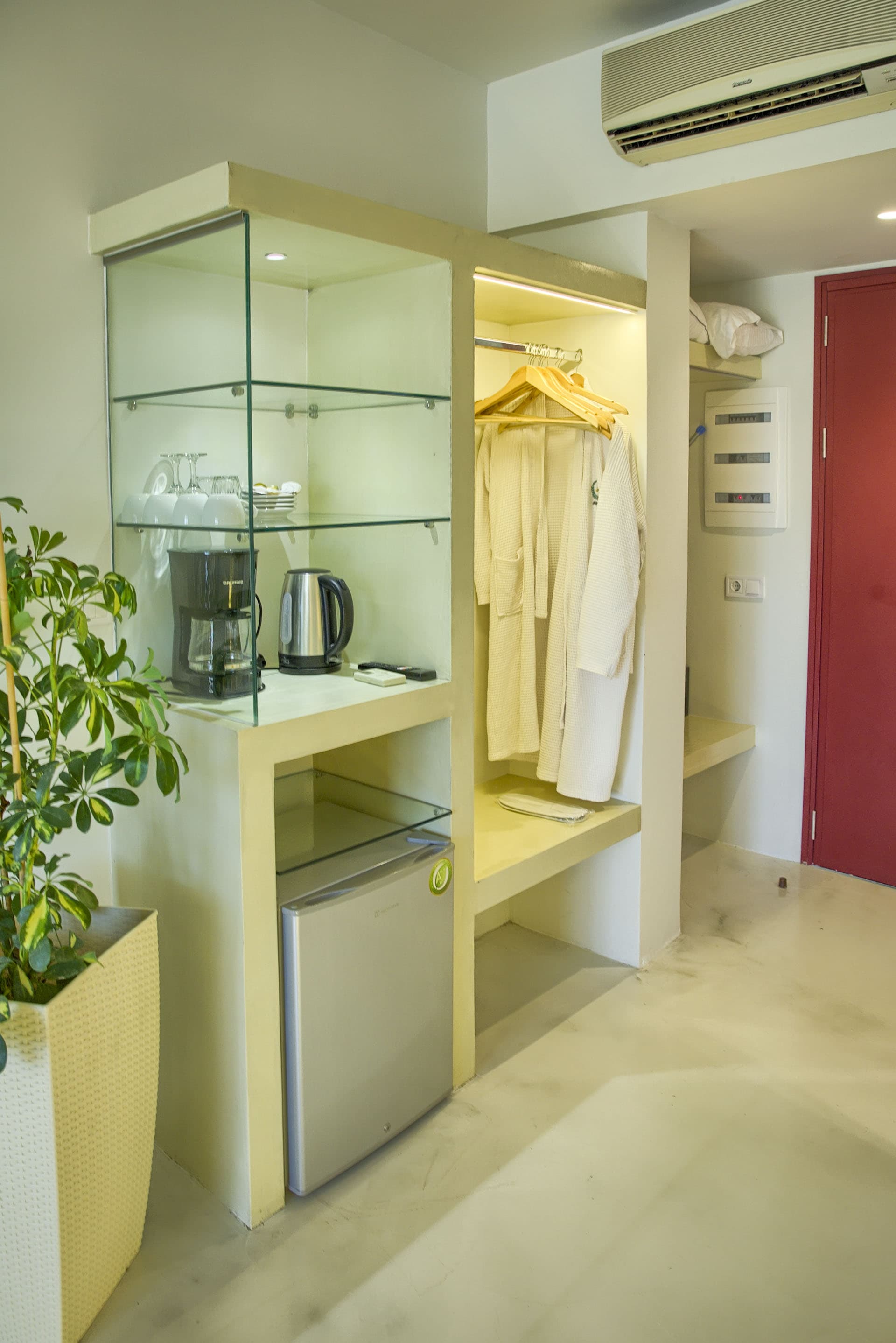 Alia suites & Alia beachfront suites and spa, Room