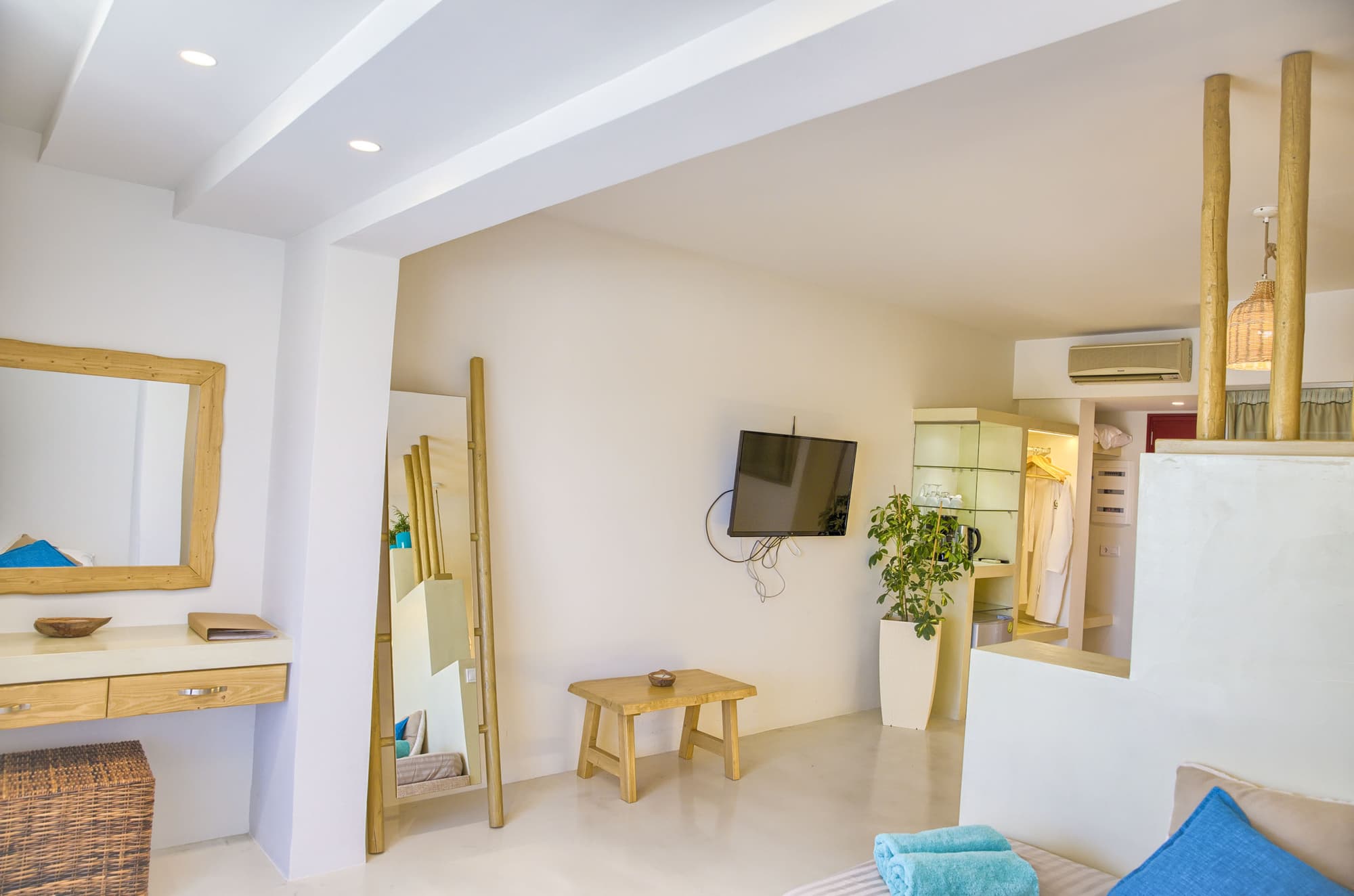 Alia suites & Alia beachfront suites and spa, Room