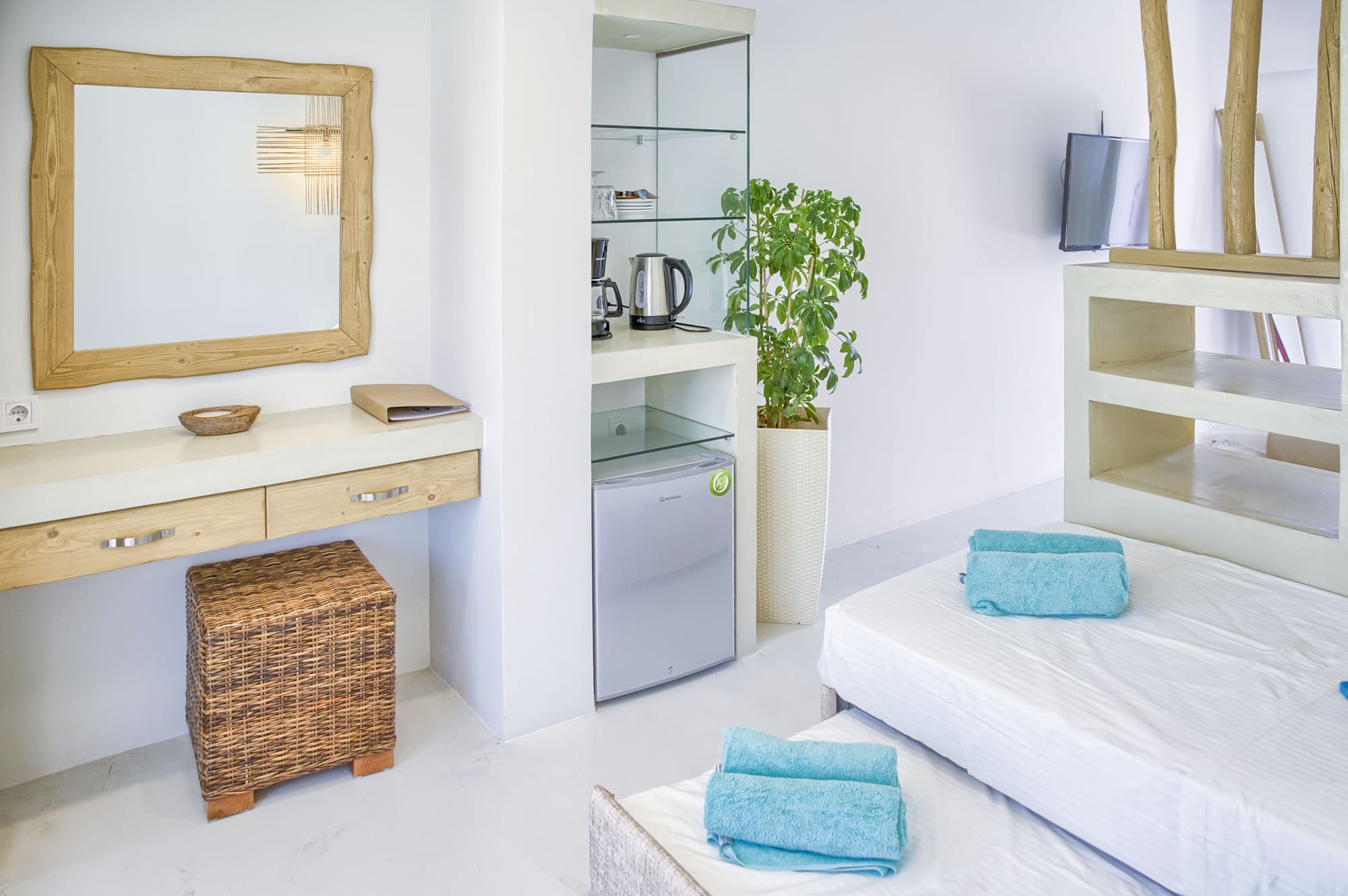 Alia suites & Alia beachfront suites and spa, Room