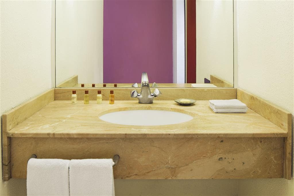 Abuja Continental Hotel, Room