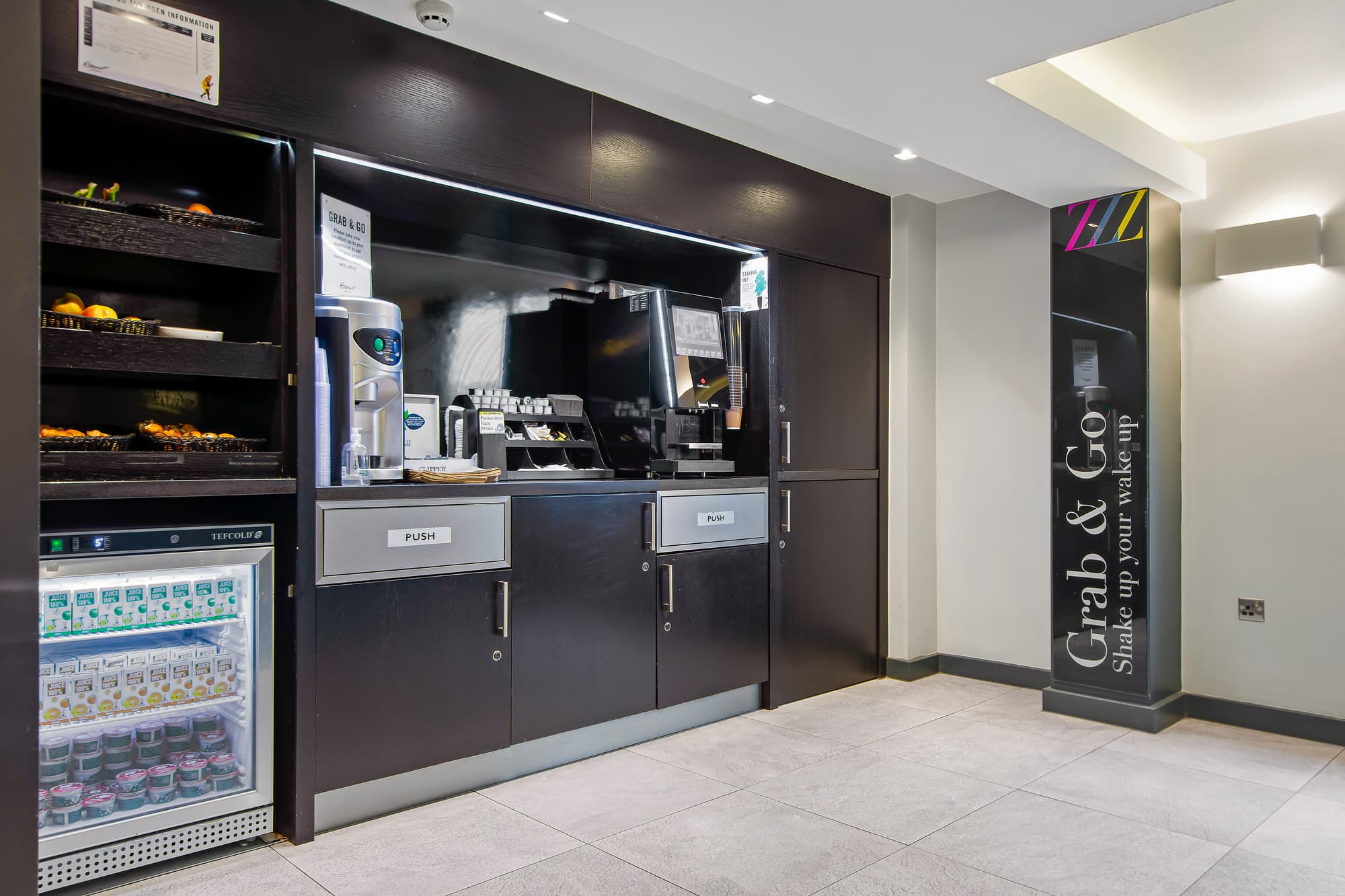 Roomzzz Nottingham, Lobby