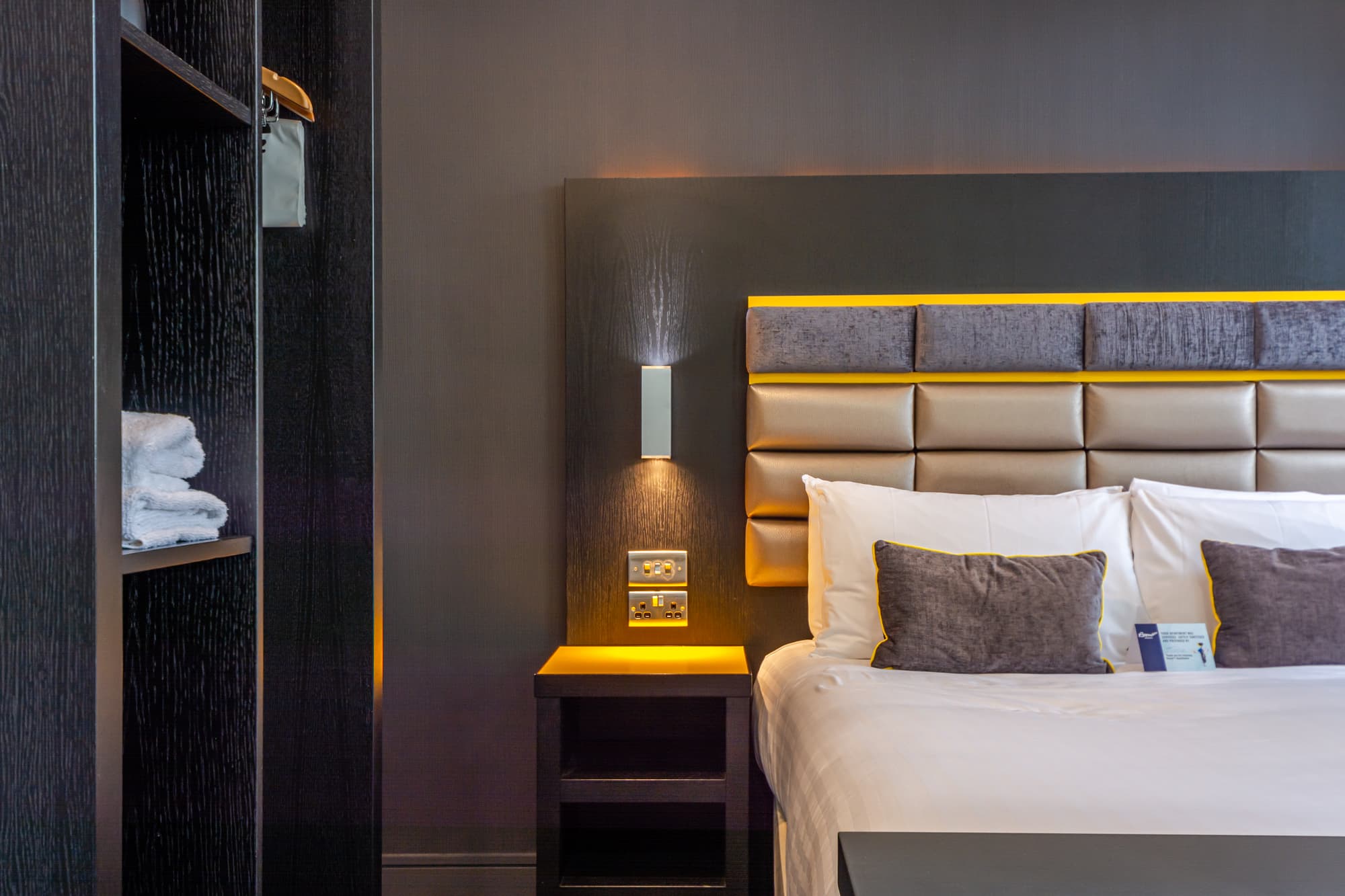 Roomzzz Nottingham, Room