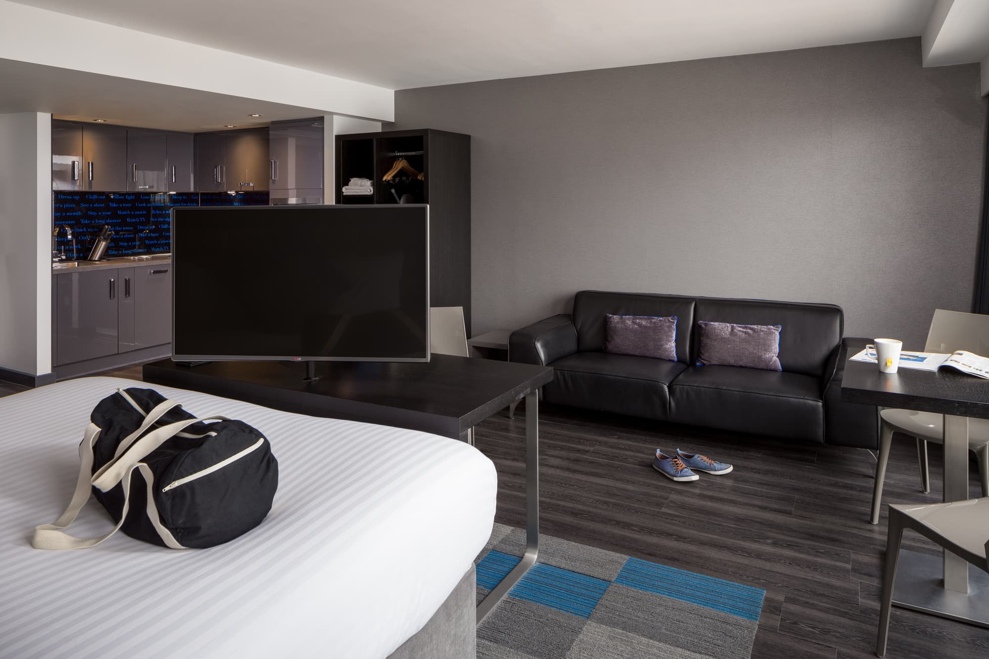 Roomzzz Nottingham, Room