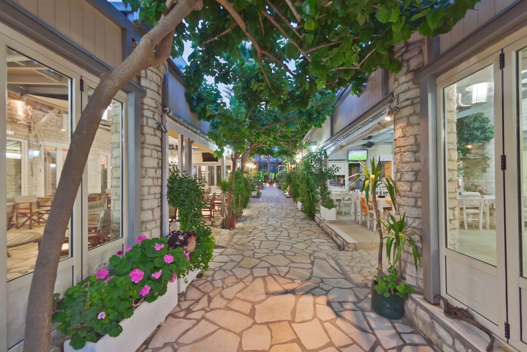 Rouda Bay Beach Hotel, General view