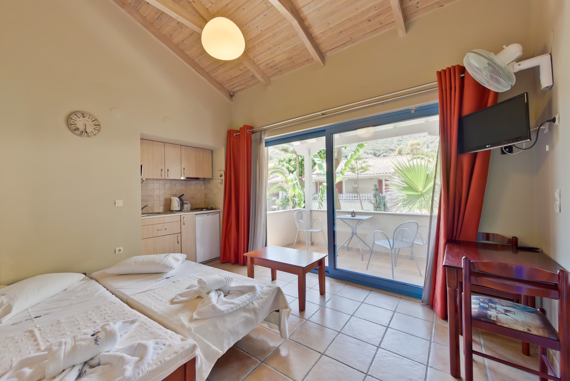 Rouda Bay Beach Hotel, Room