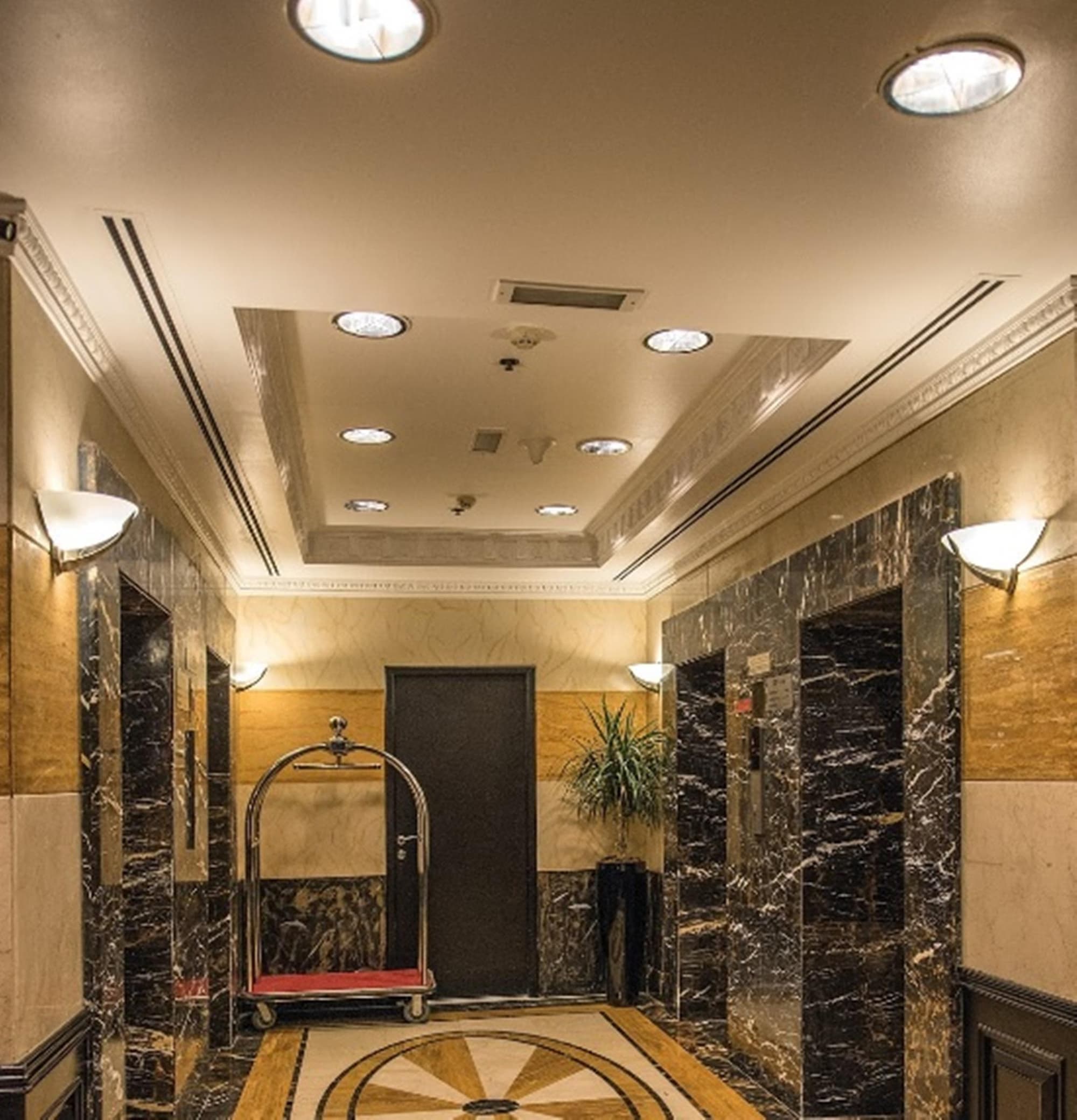 Sunday Mega Hotel Sheikh Zayed Road Near DIFC, Lobby