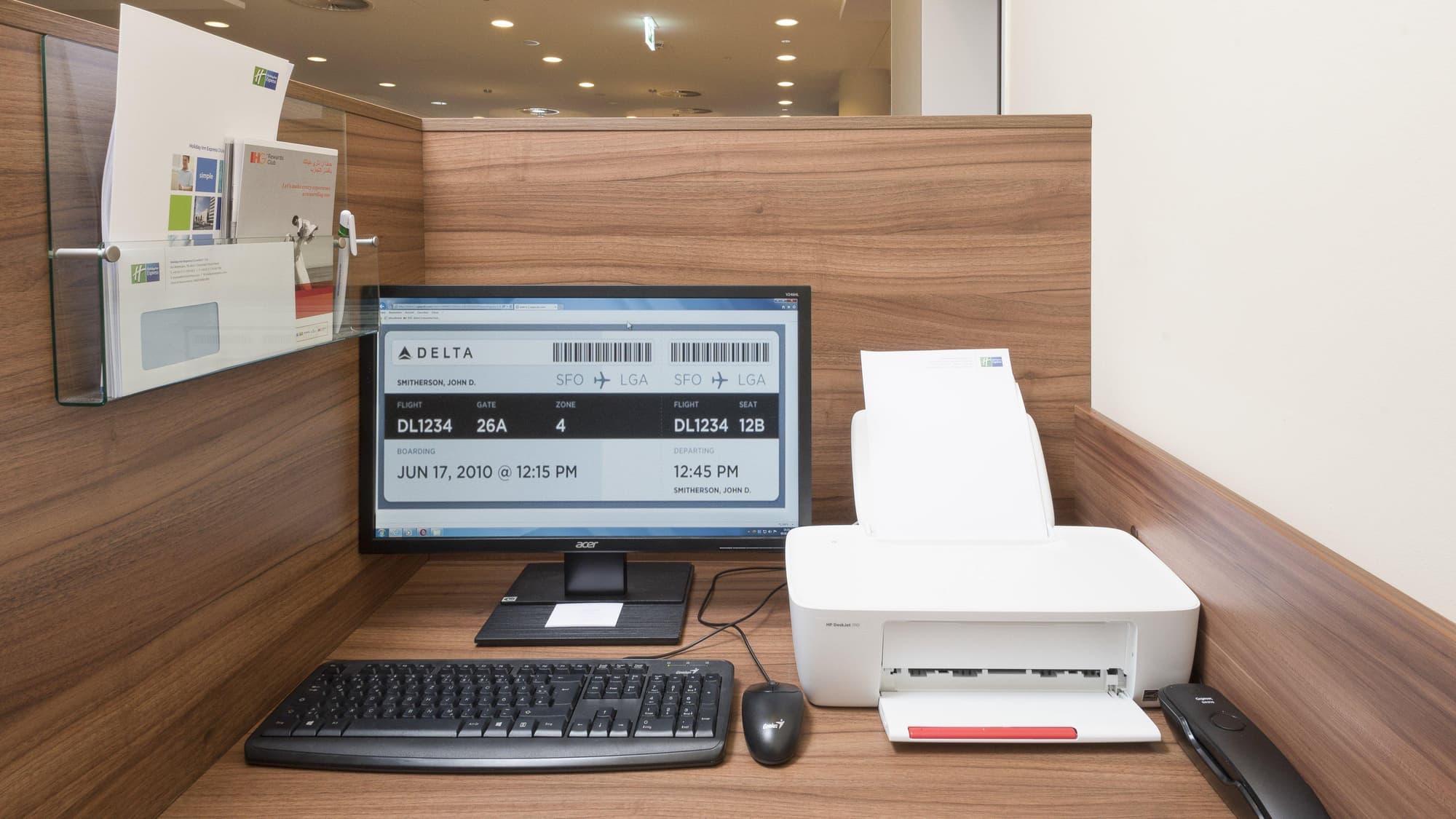 Premier Inn Düsseldorf City Centre, General view