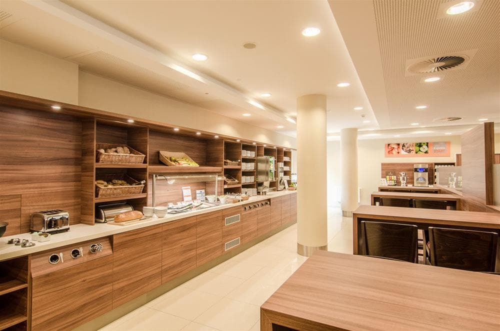 Premier Inn Düsseldorf City Centre, Restaurant