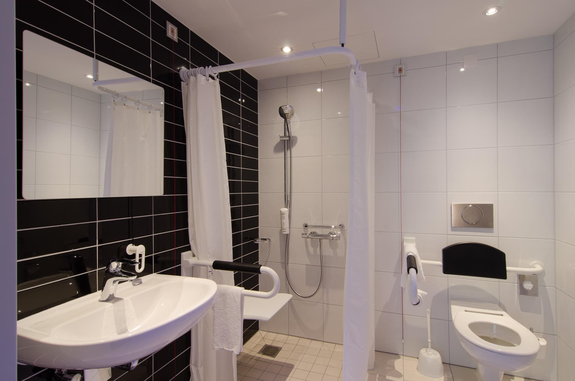 Premier Inn Düsseldorf City Centre, Room