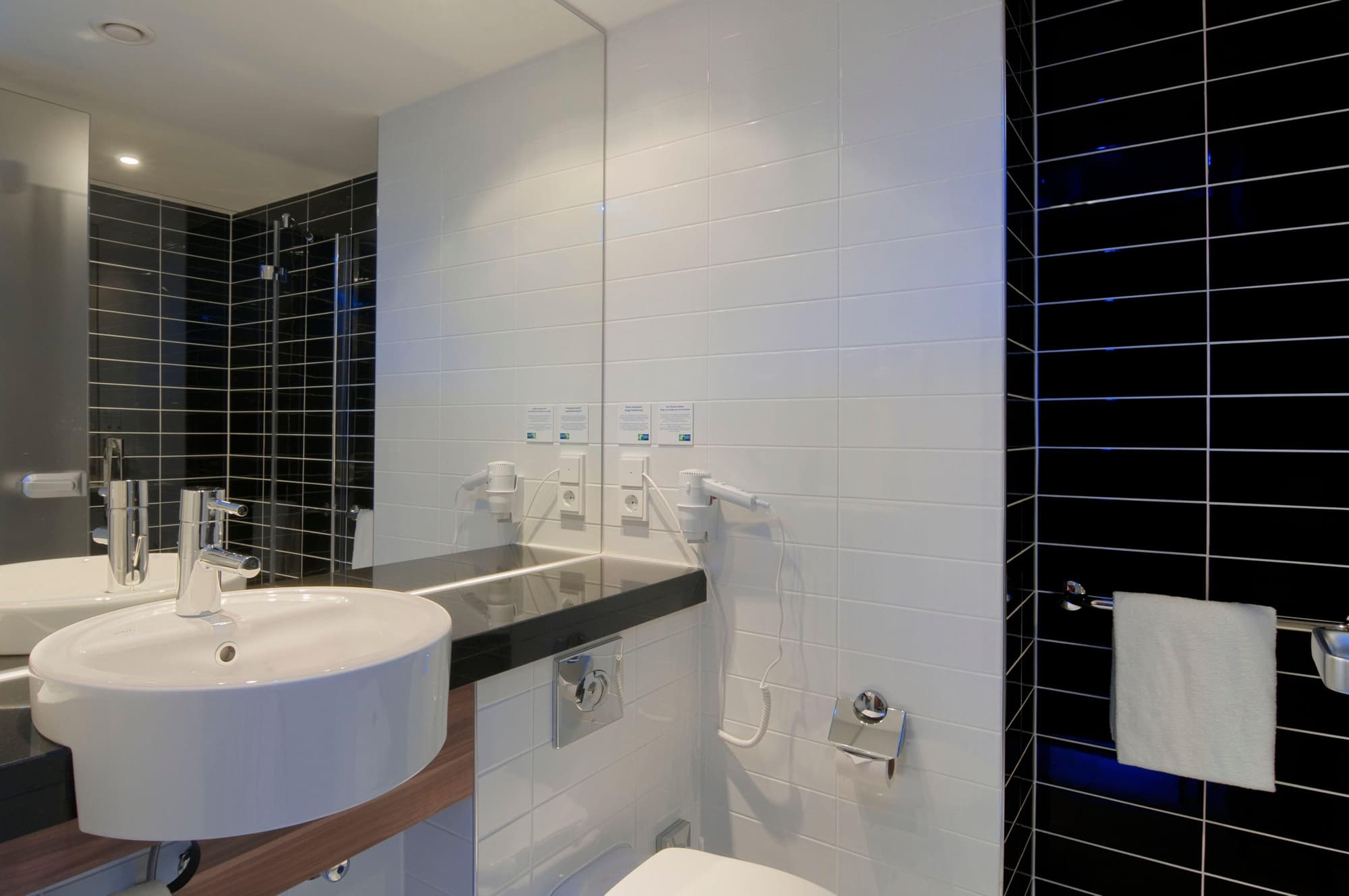 Premier Inn Düsseldorf City Centre, Room