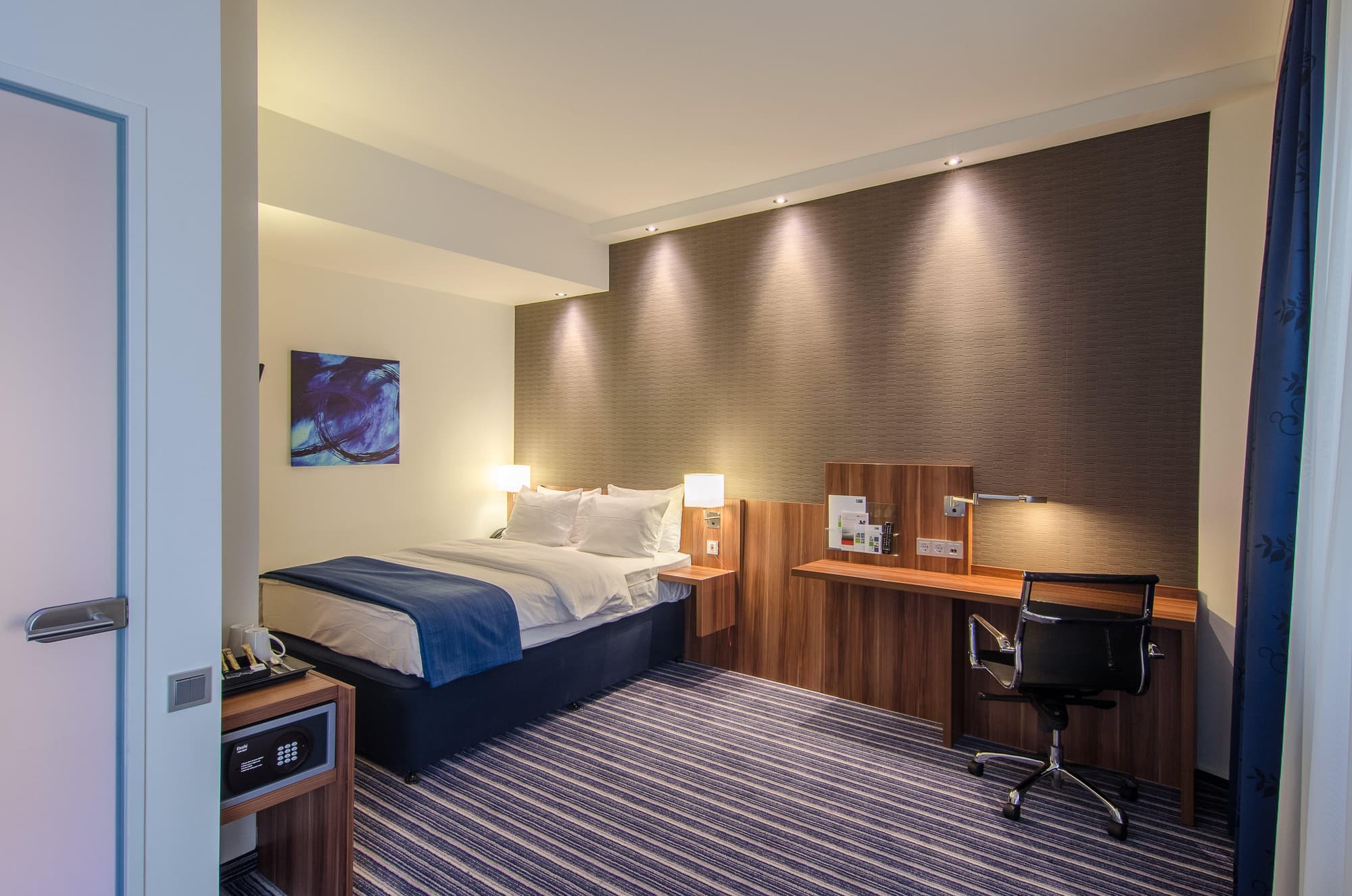 Premier Inn Düsseldorf City Centre, Room