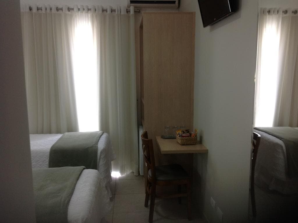 Upper Hotel, Room