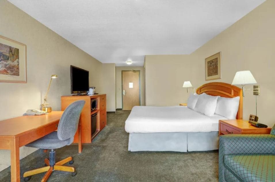 Days Inn By Wyndham Red Deer, Room