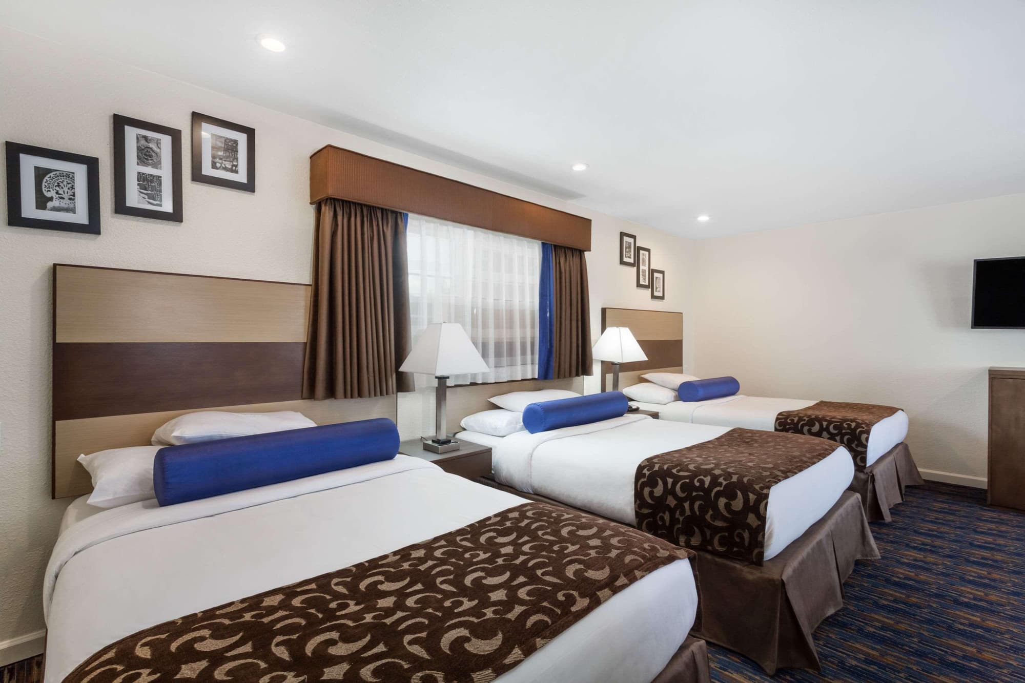 Howard Johnson by Wyndham Berkeley, Room