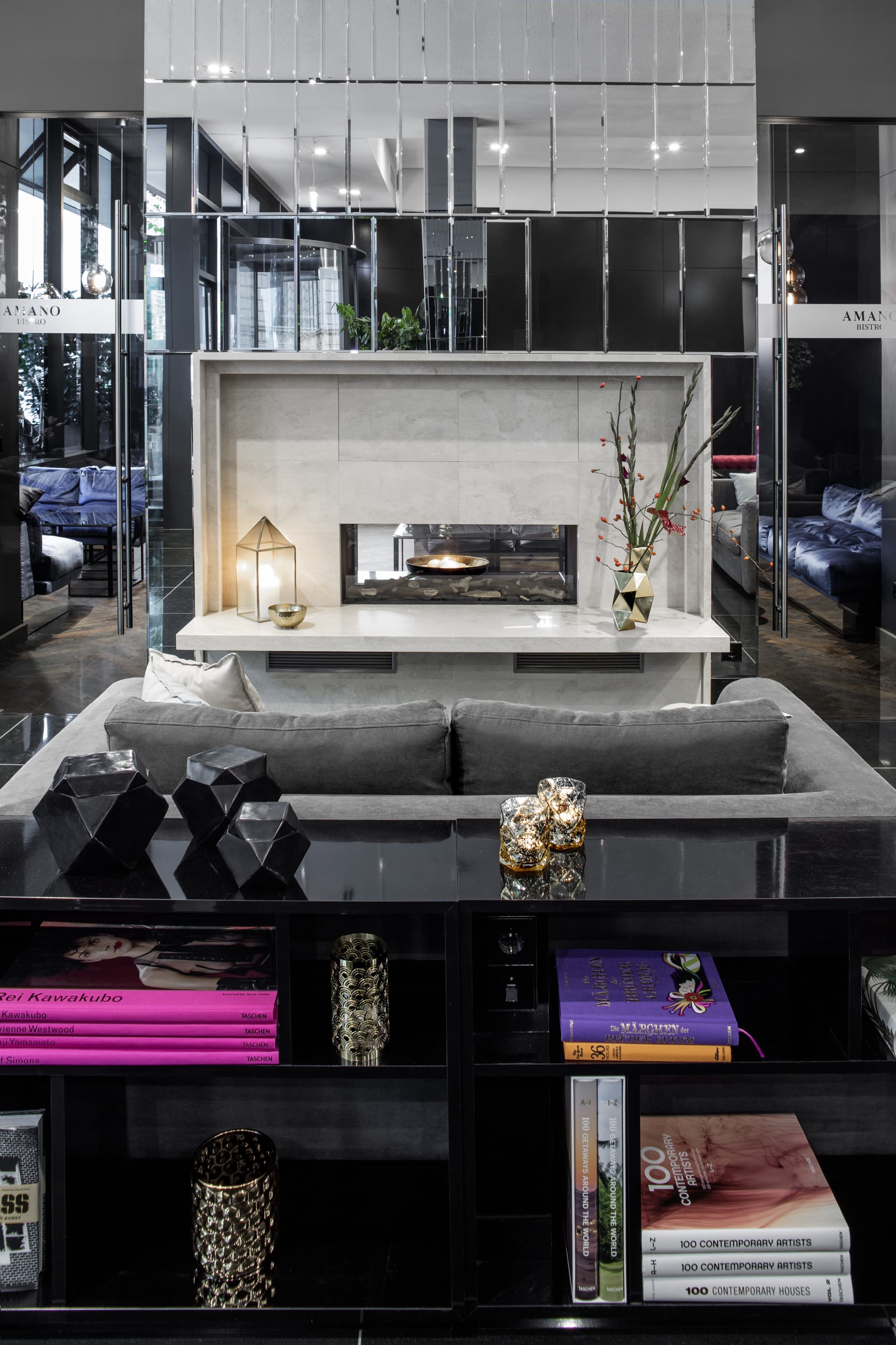 Amano Grand Central, Lobby