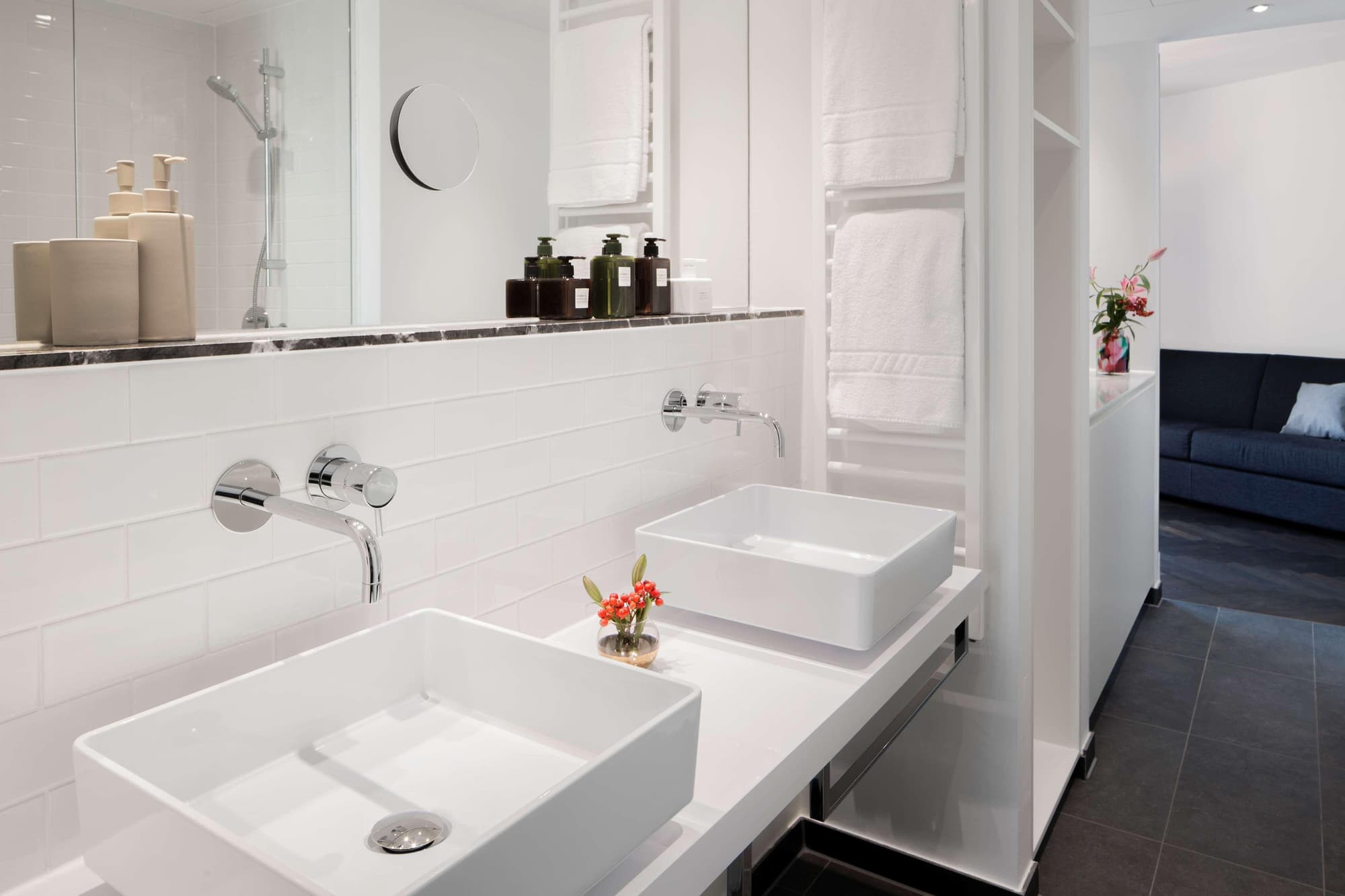 Amano Grand Central, Room