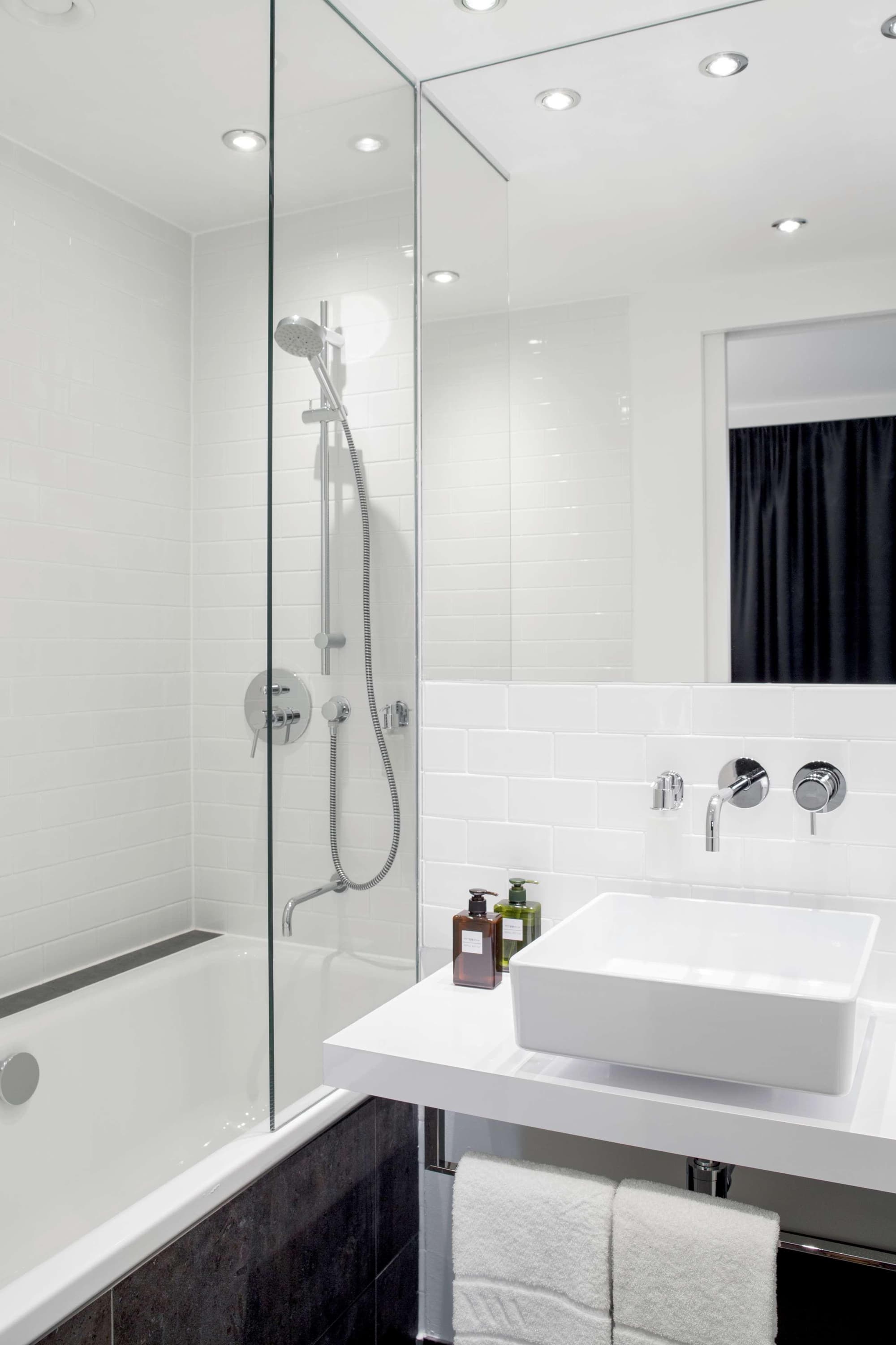 Amano Grand Central, Room