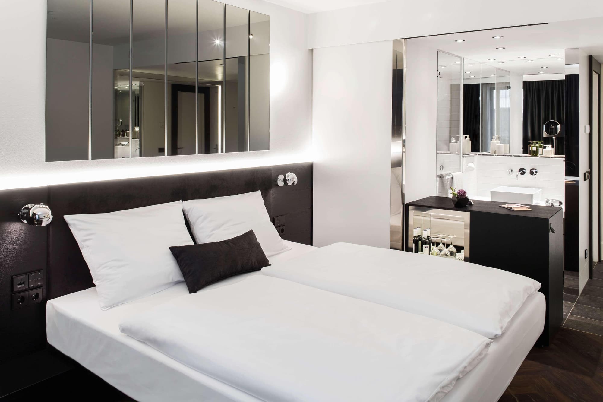 Amano Grand Central, Room