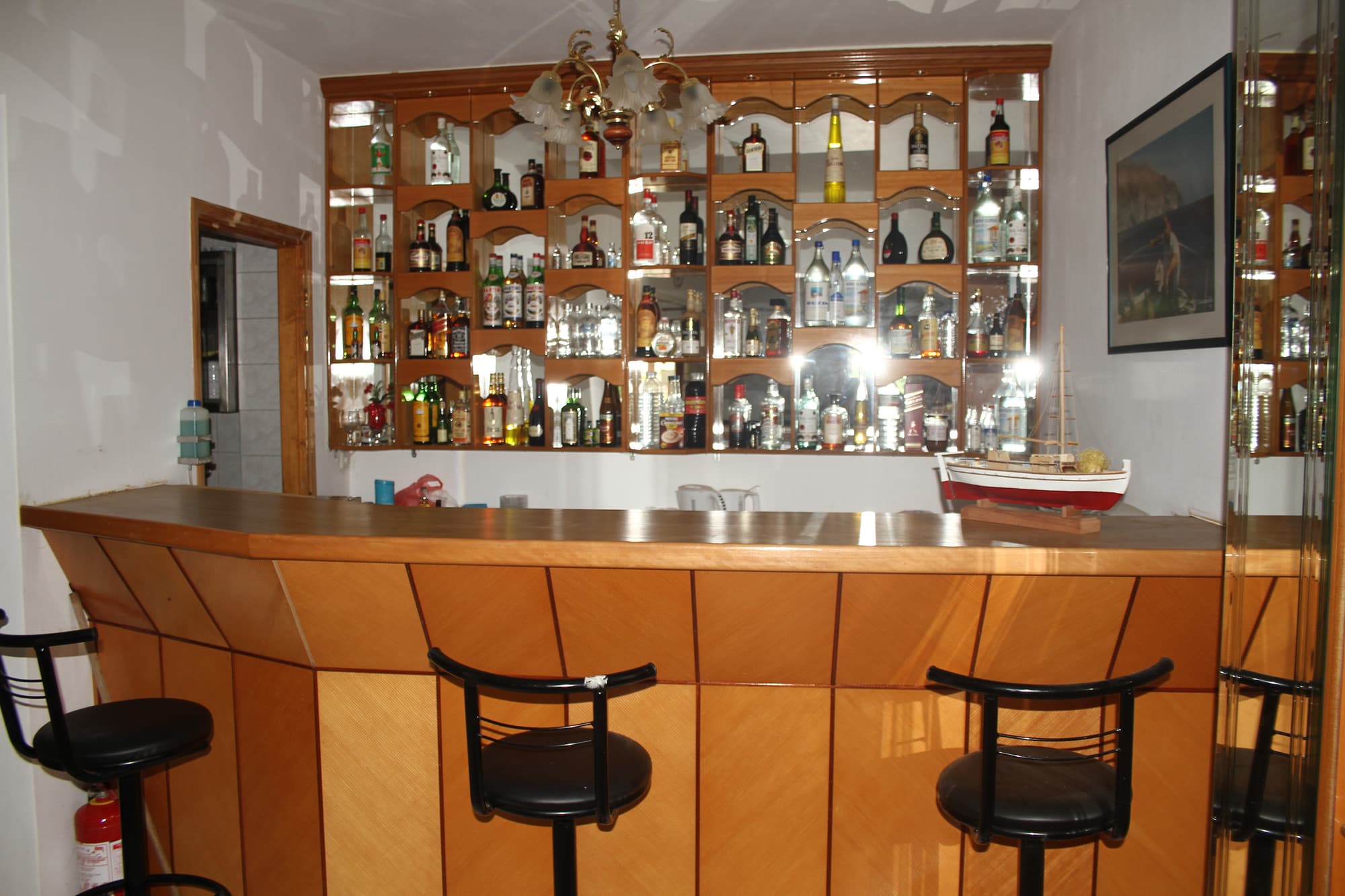 Balaskas Hotel, Bar