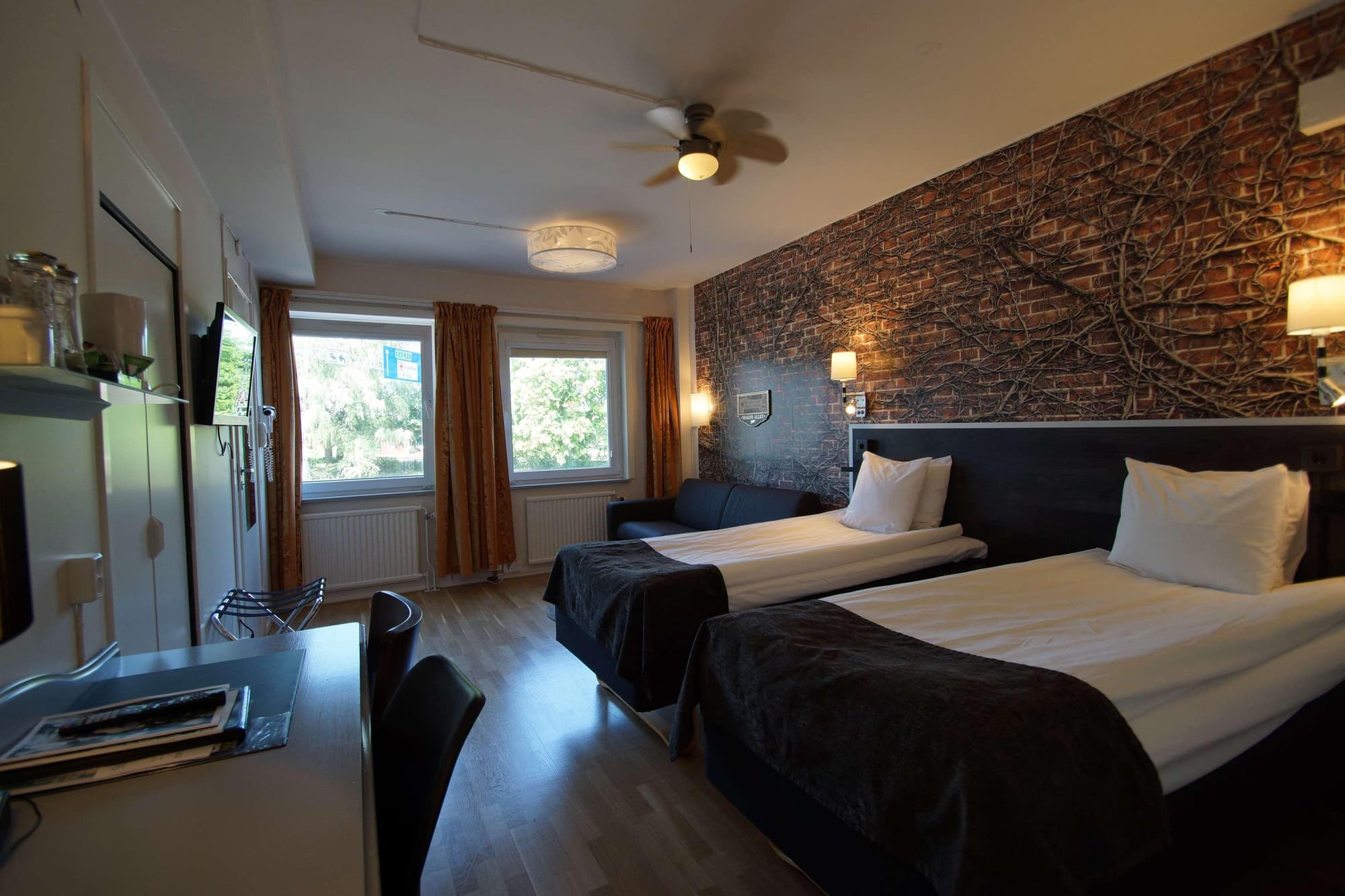 Best Western Plus Peninsula Hotel, General view