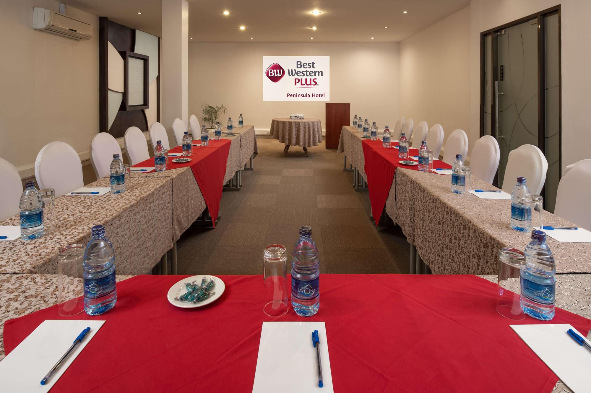 Best Western Plus Peninsula Hotel, Conferences