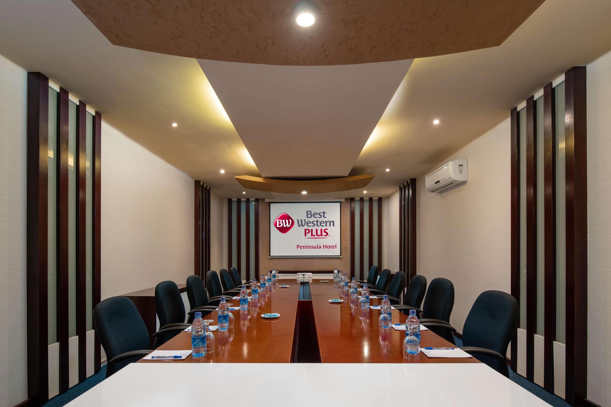 Best Western Plus Peninsula Hotel, Conferences