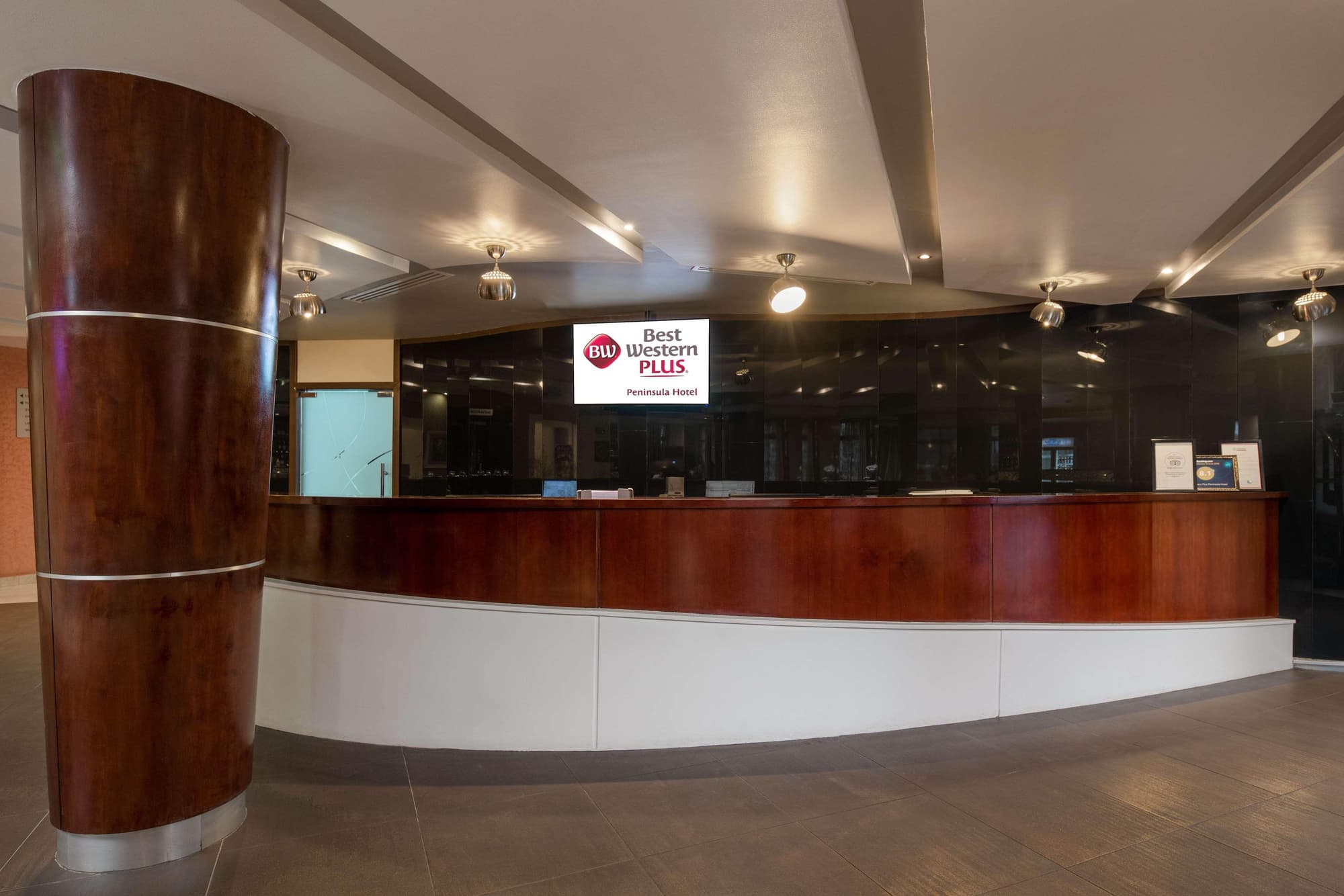 Best Western Plus Peninsula Hotel, Lobby