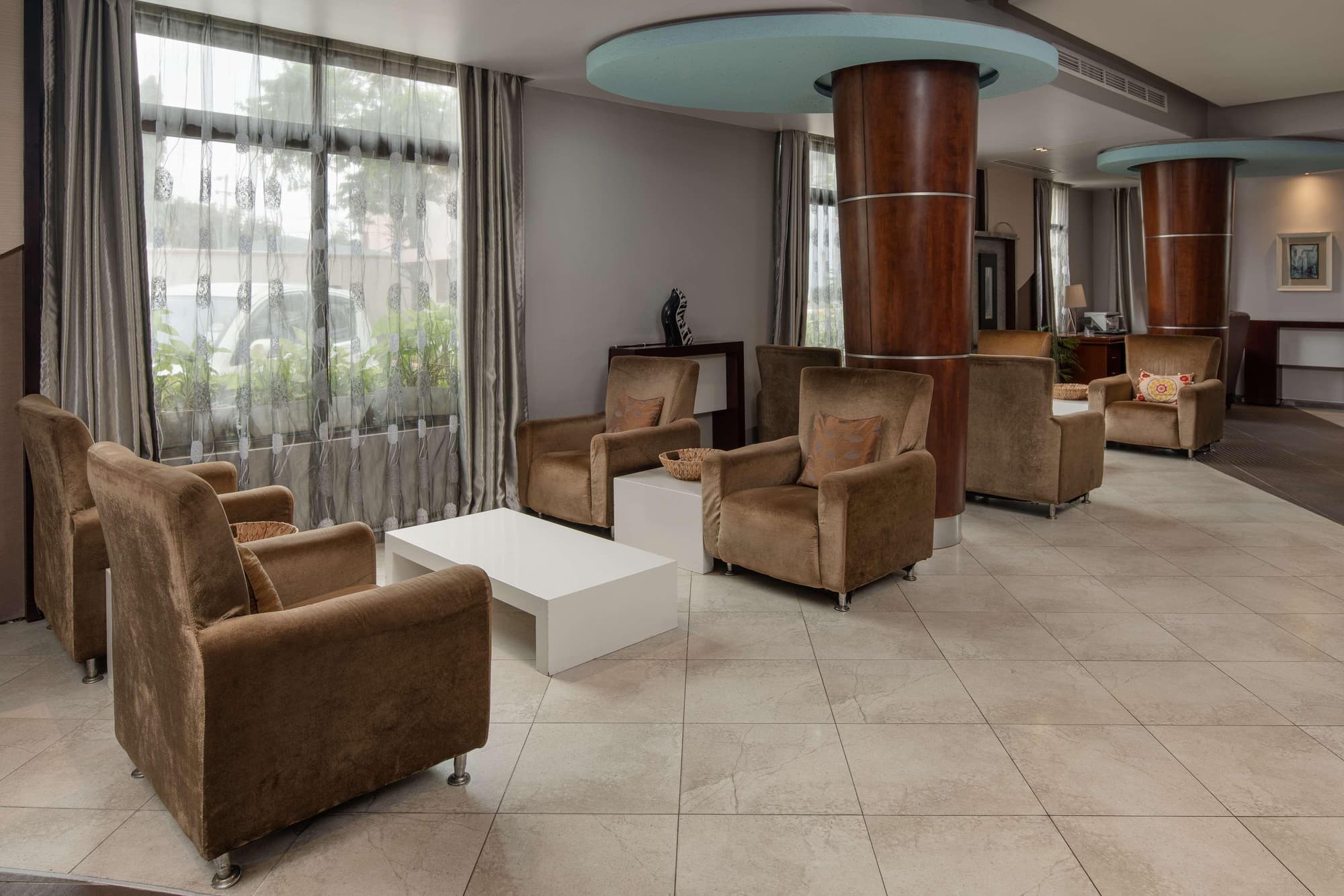 Best Western Plus Peninsula Hotel, Lobby