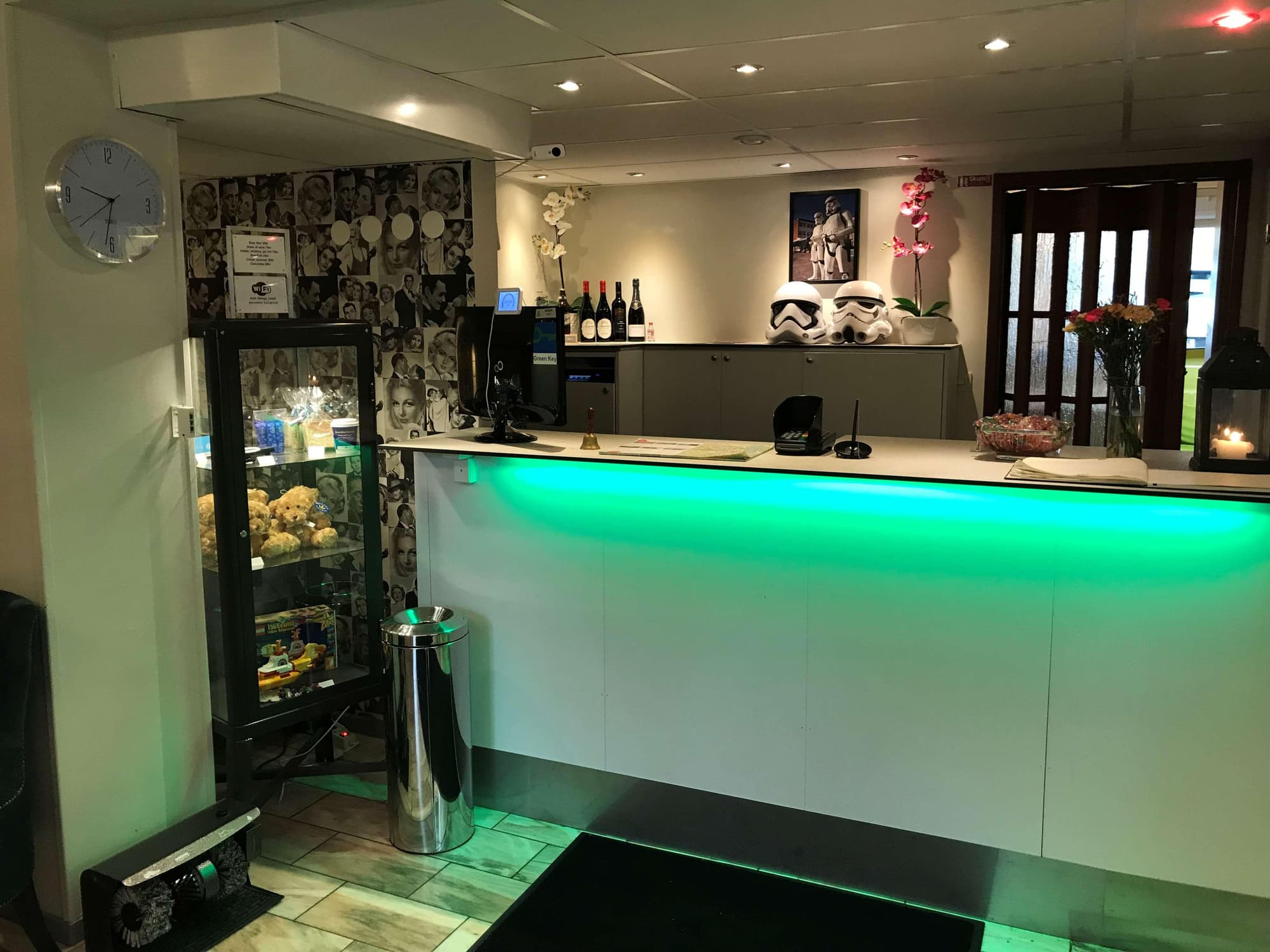 Best Western Plus Peninsula Hotel, Lobby