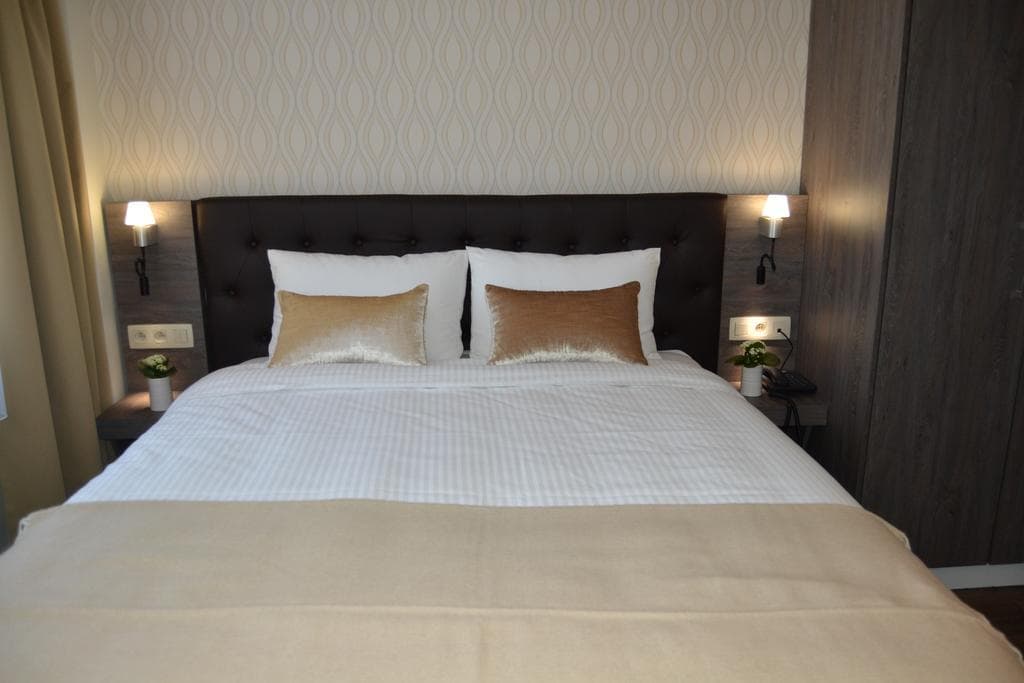 The Helmet Hotel, General view