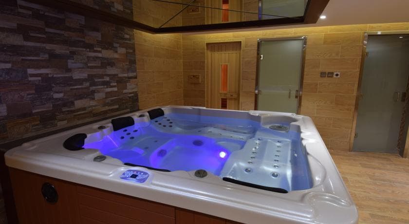 Novotel Suites Riyadh Dyar, Pool