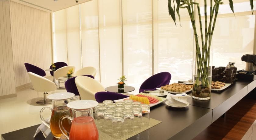 Novotel Suites Riyadh Dyar, Restaurant