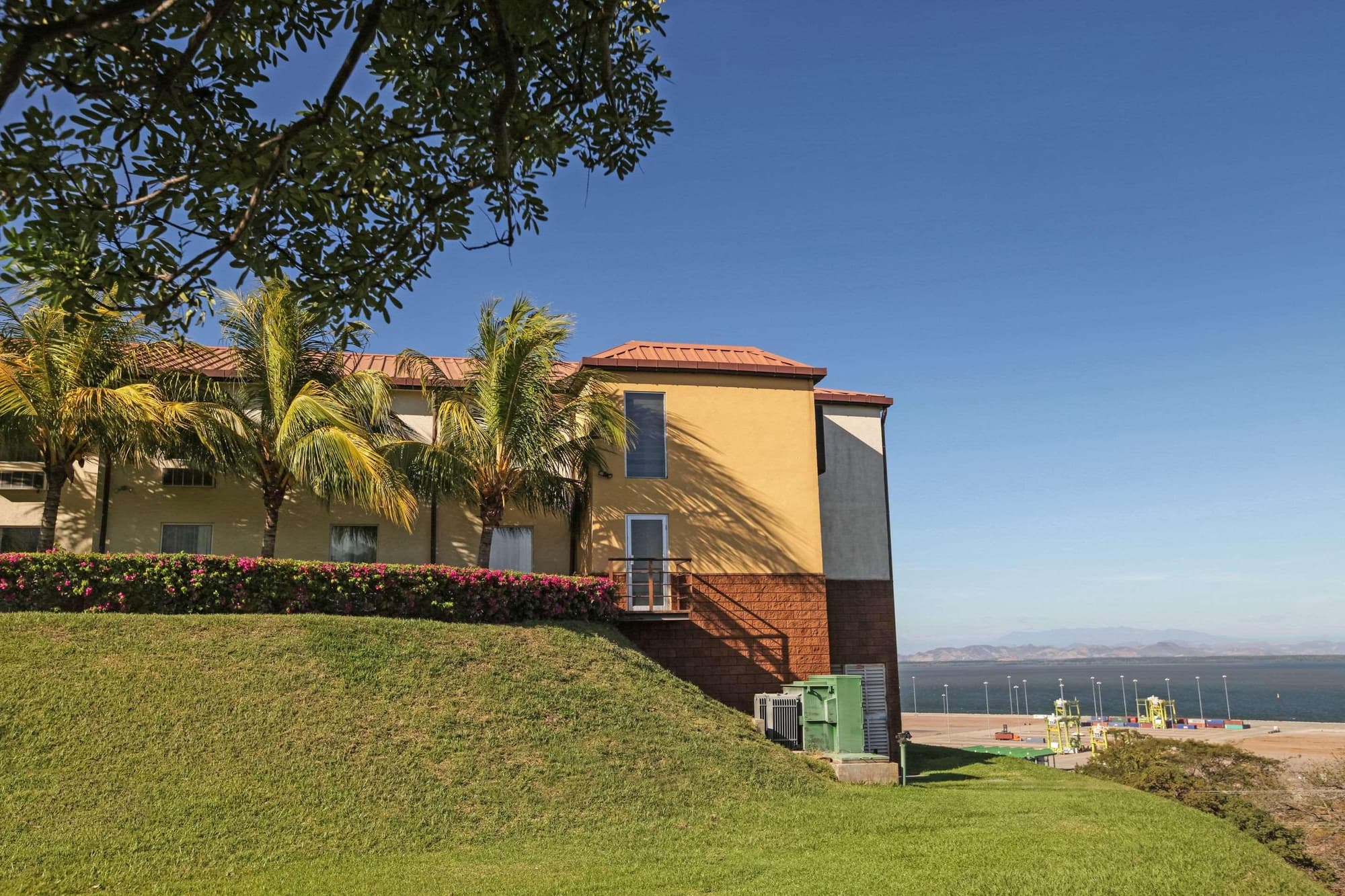 Comfort Inn Real La Union, General view