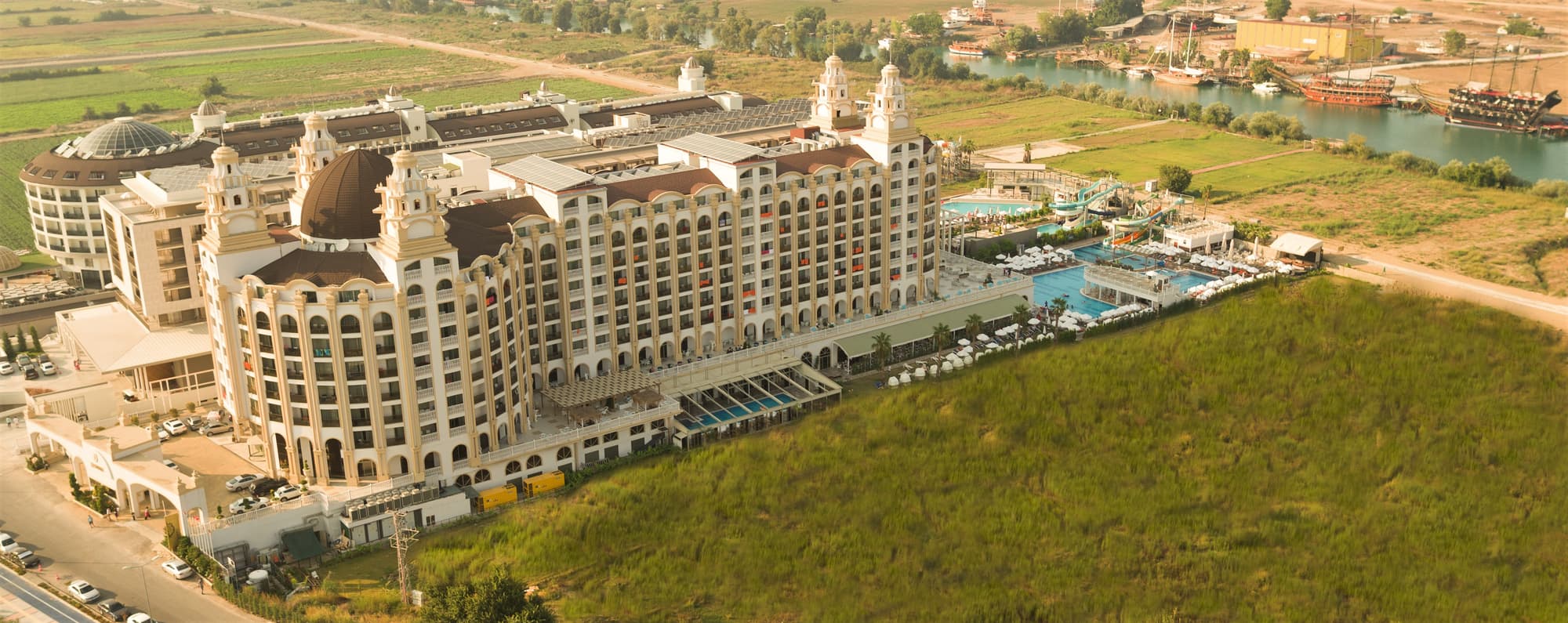 J'Adore Deluxe Hotel & Spa, General view