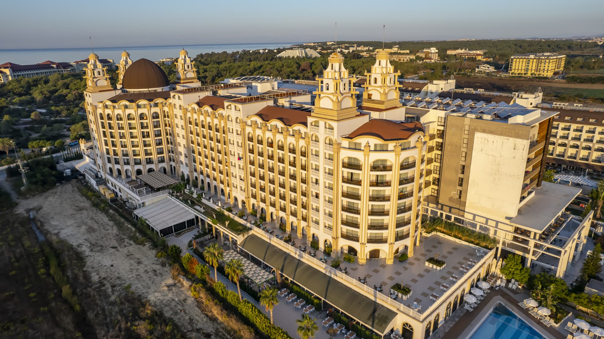 J'Adore Deluxe Hotel & Spa, General view