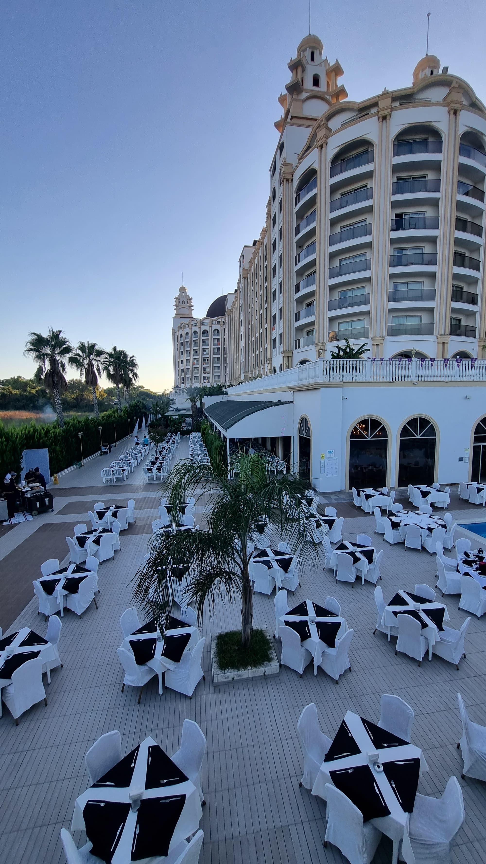 J'Adore Deluxe Hotel & Spa, Restaurant