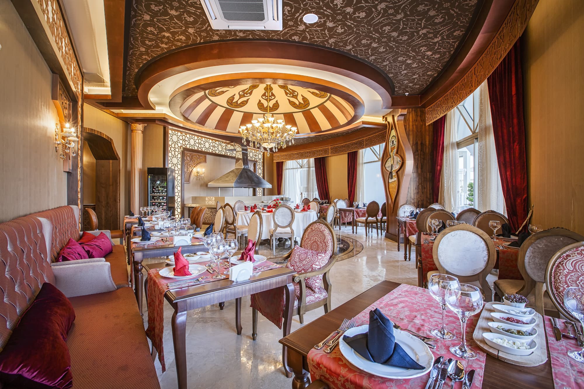 J'Adore Deluxe Hotel & Spa, Restaurant